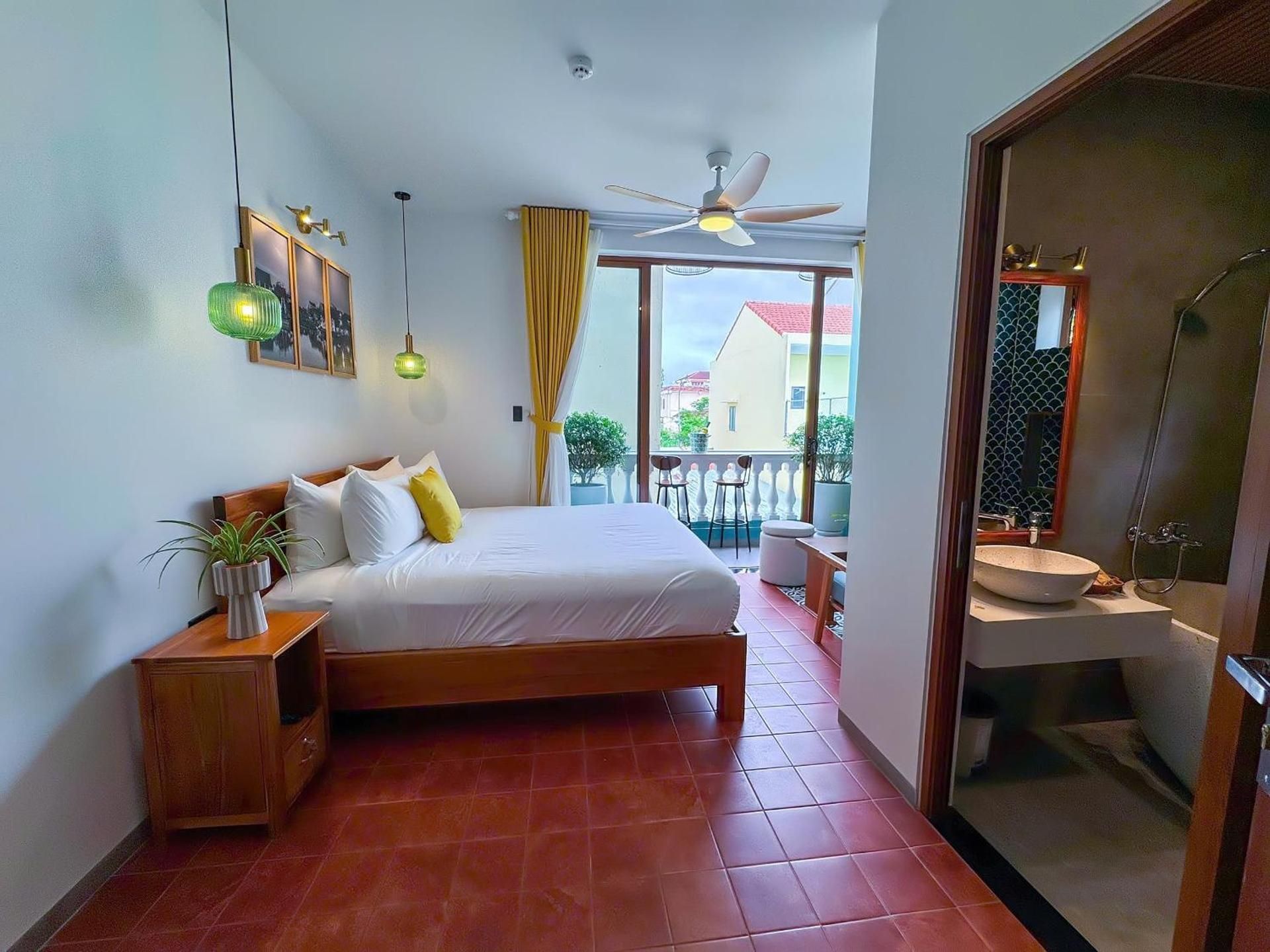 Queen Room with Spa Bath
