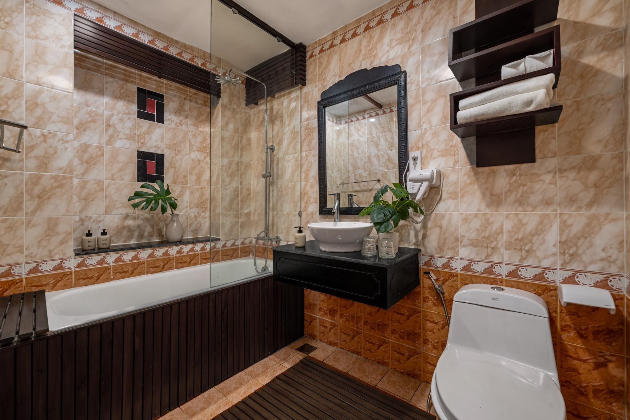 Old Town Hotel - 6 minute walk to the Japanese Bridge Twin Room with View 3