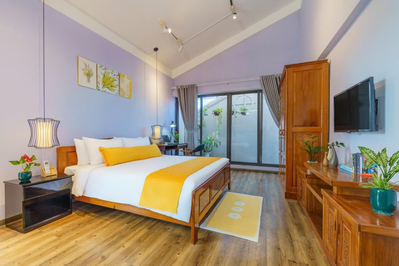 Studio - King Room with Balcony