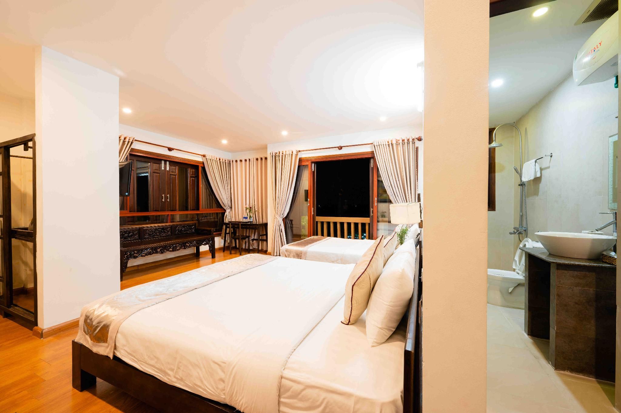 Triple Room with Balcony