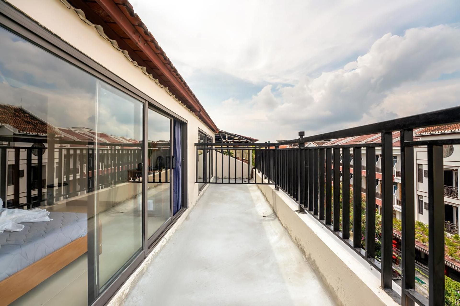 Superior Balcony City View