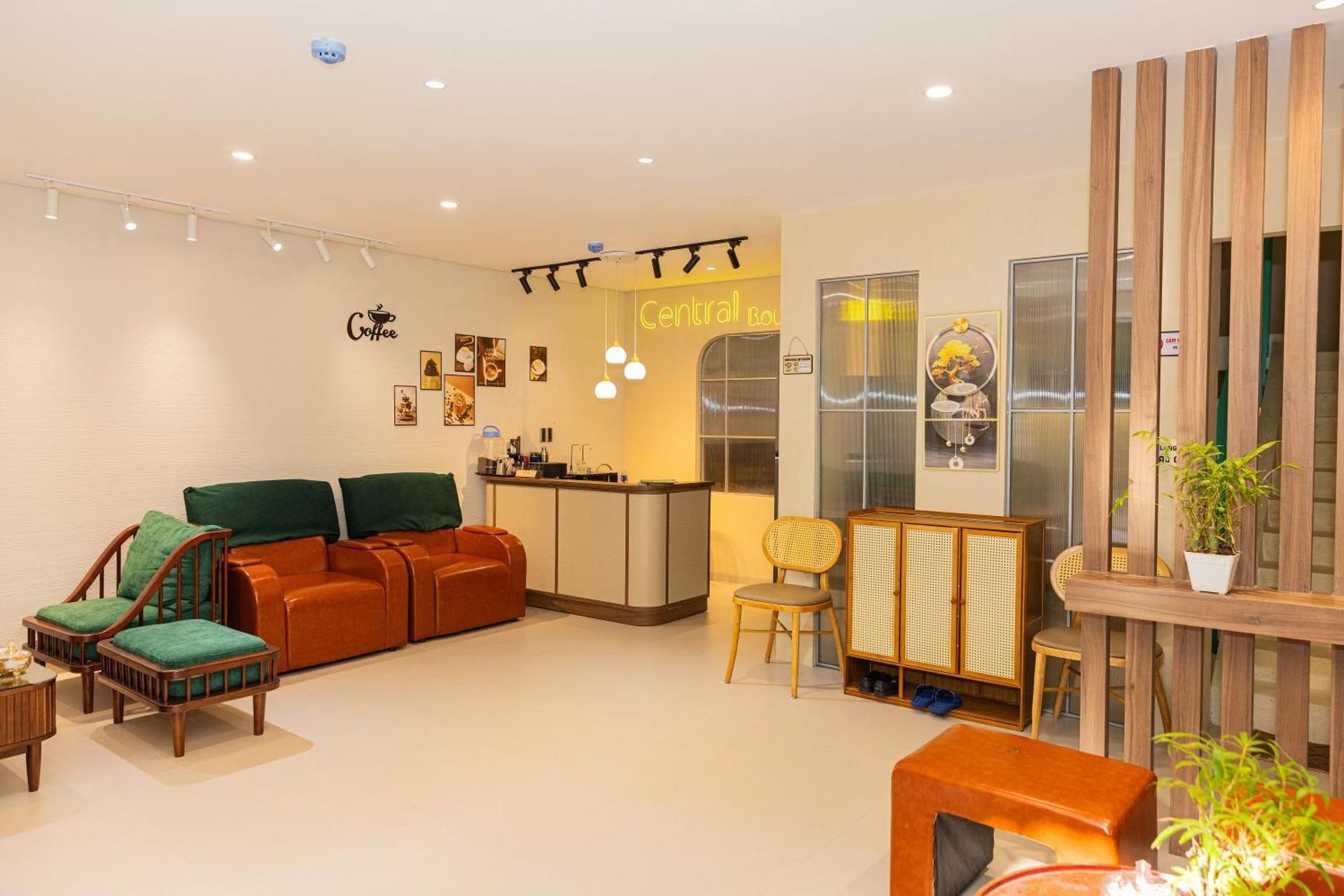 shared lounge/tv area