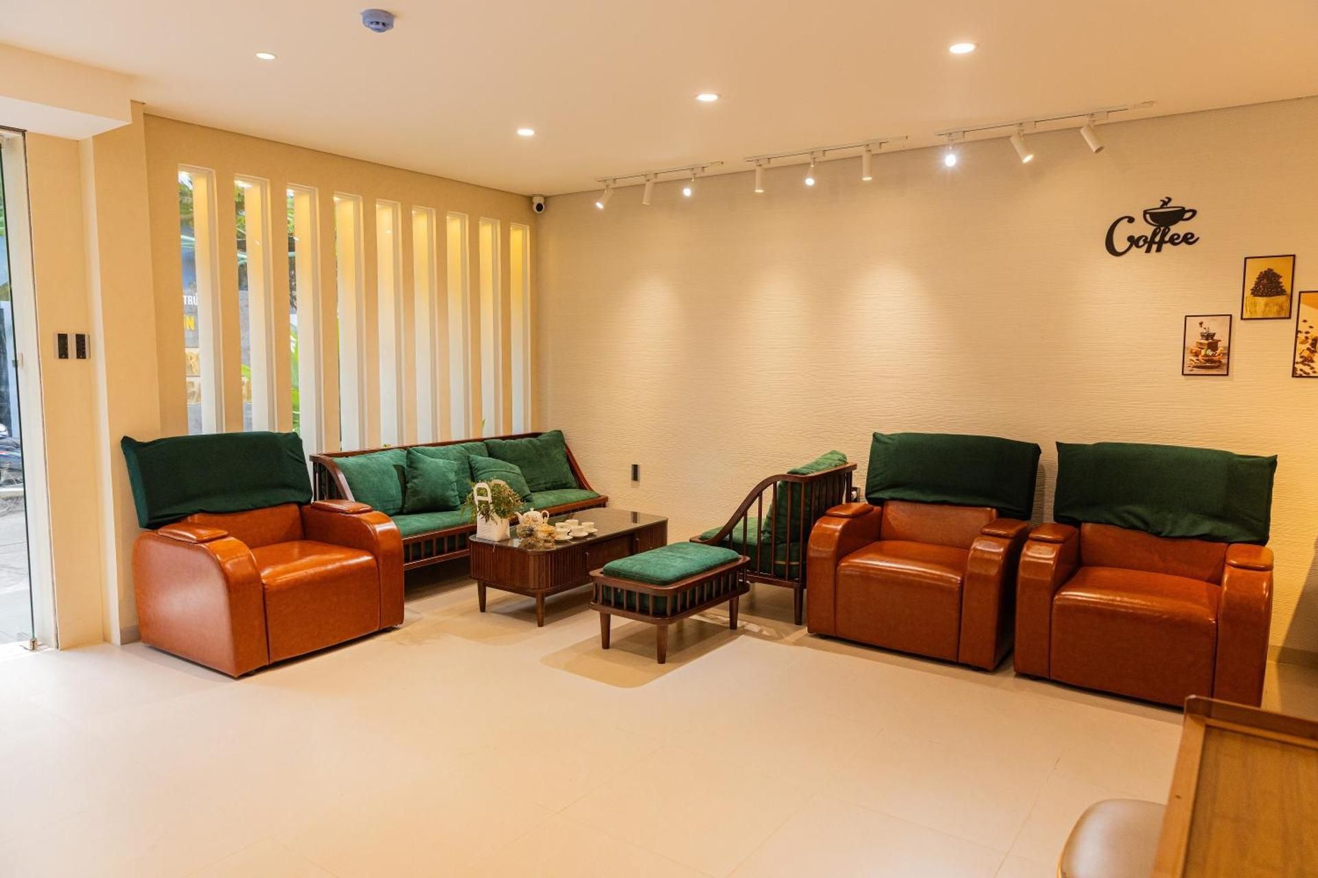 shared lounge/tv area