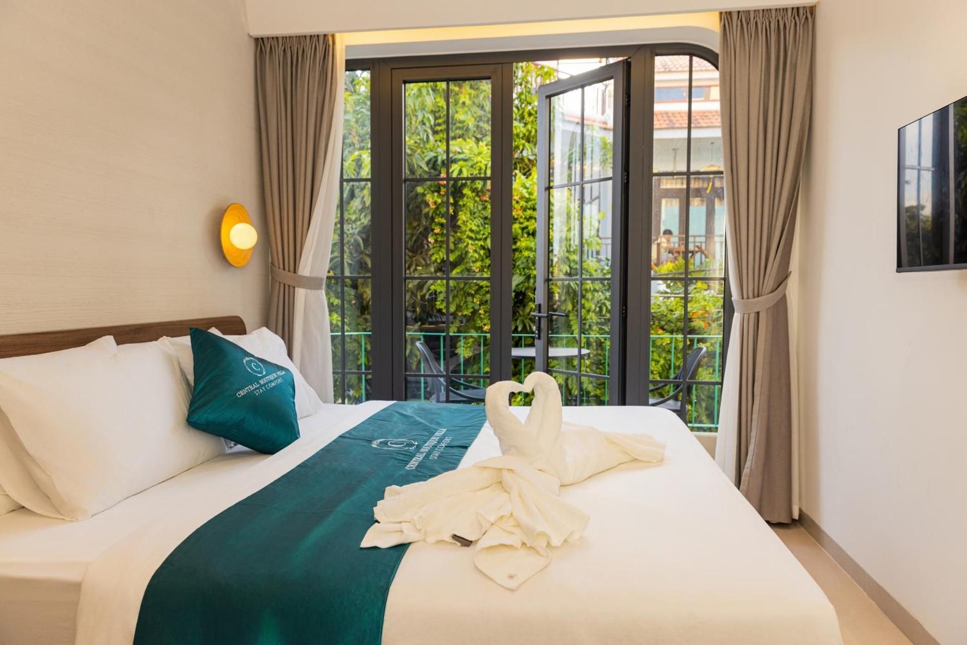 Deluxe King Room with Balcony