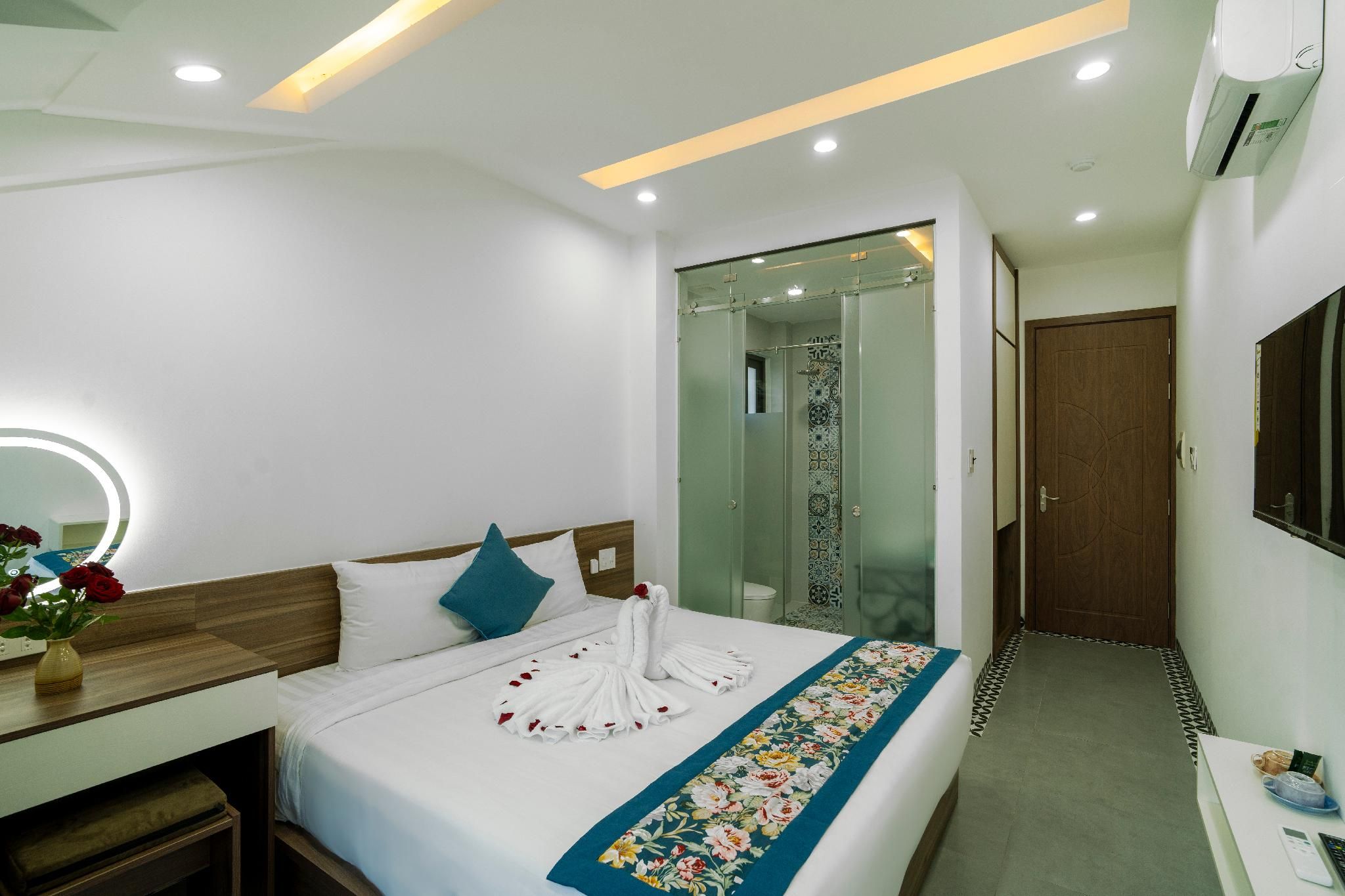 Deluxe King with Balcony