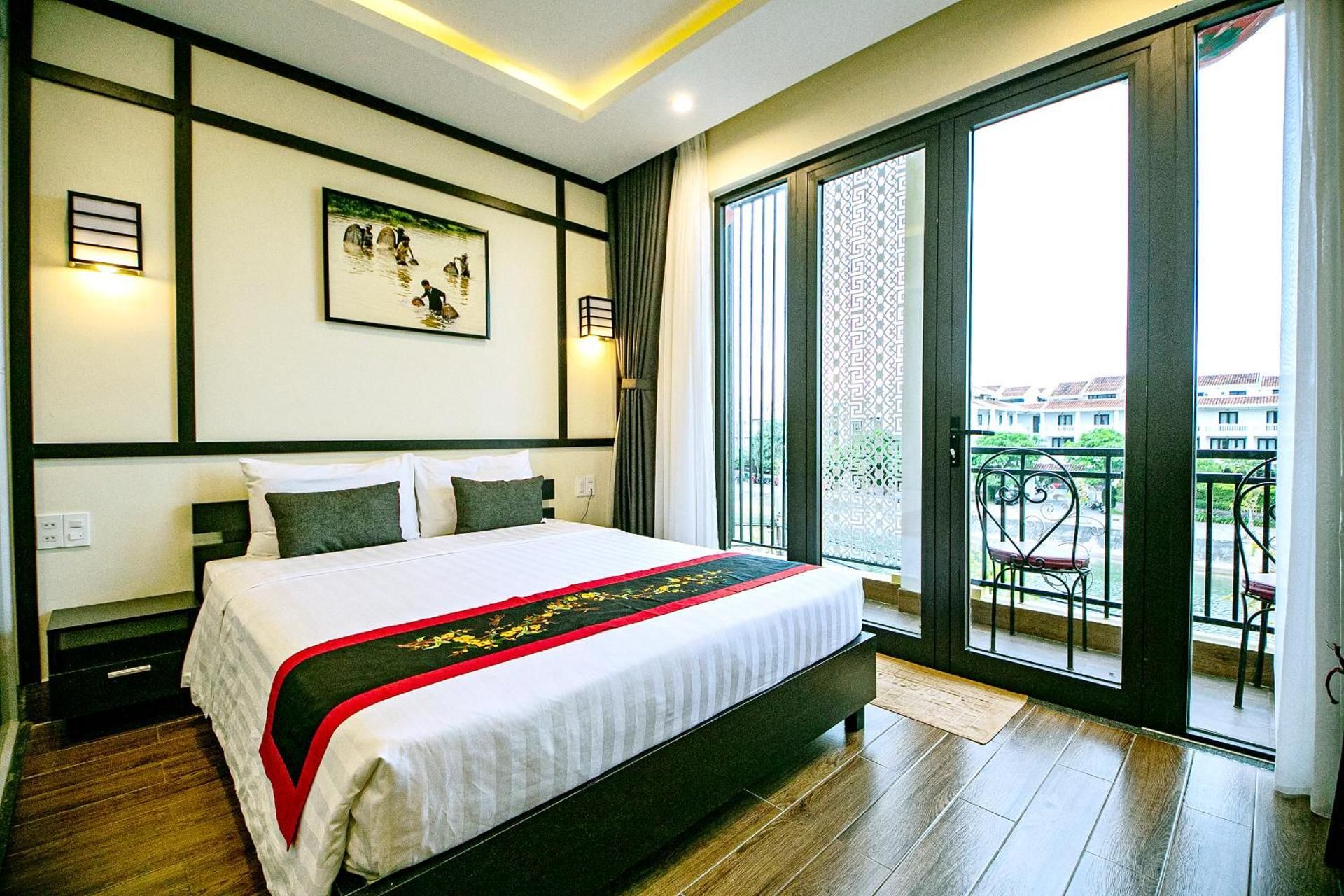 Family Connecting Rooms with Balcony