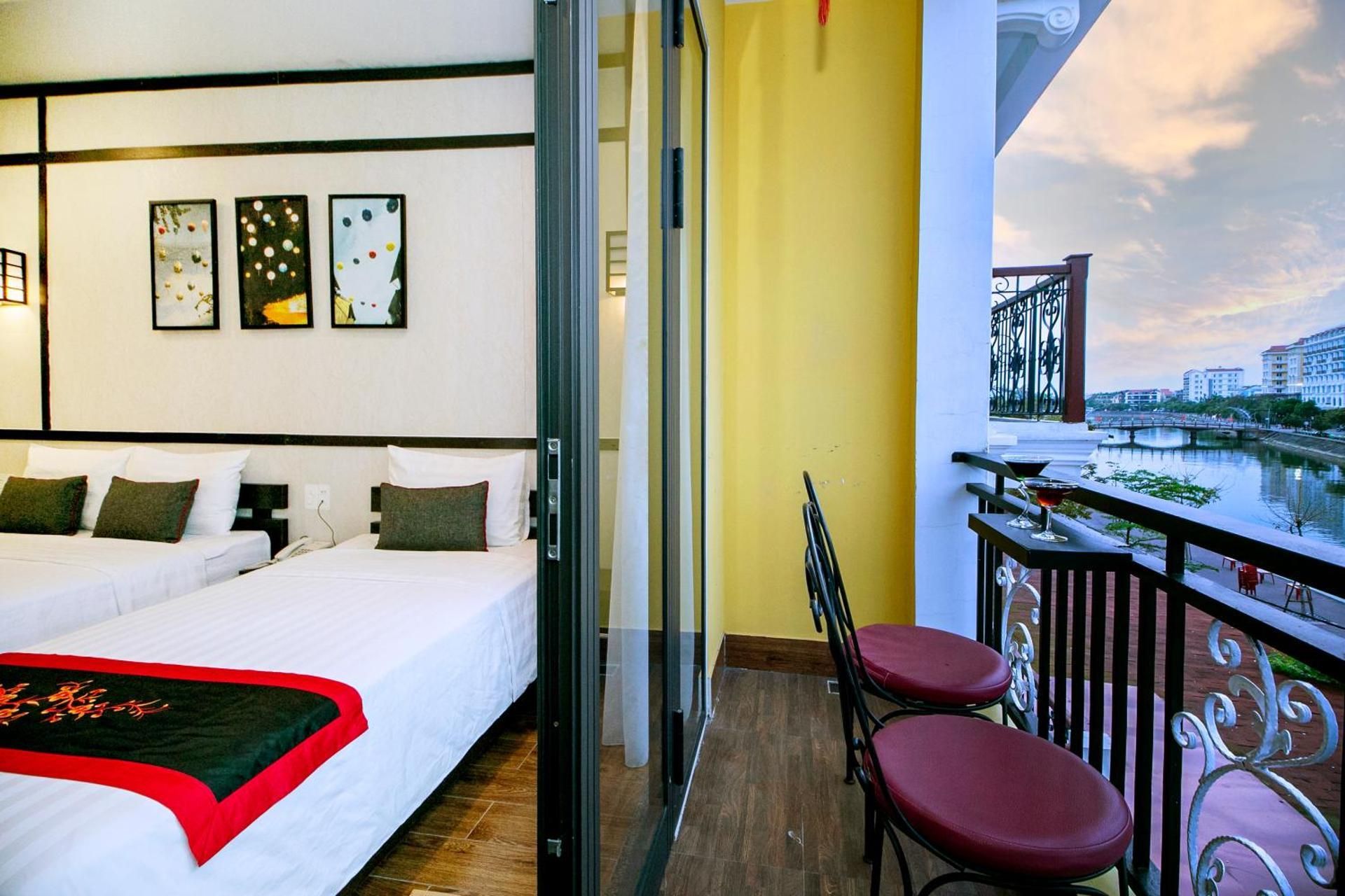 Deluxe Triple Room with balcony