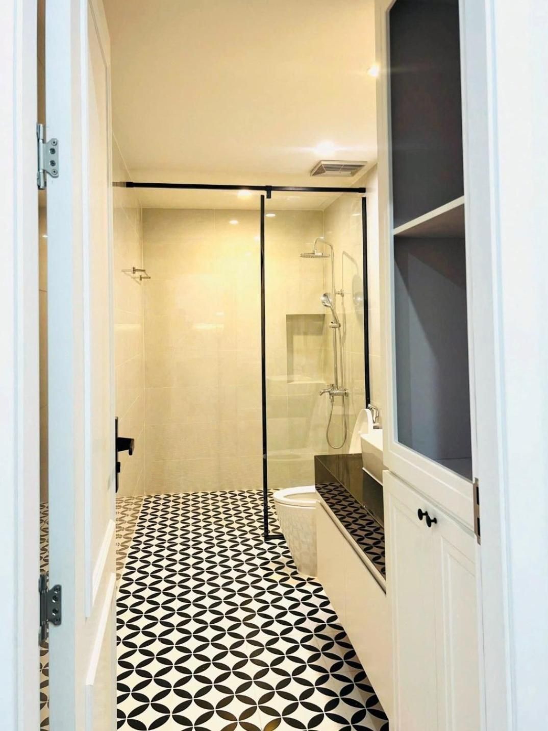 One-Bedroom Apartment with Balcony