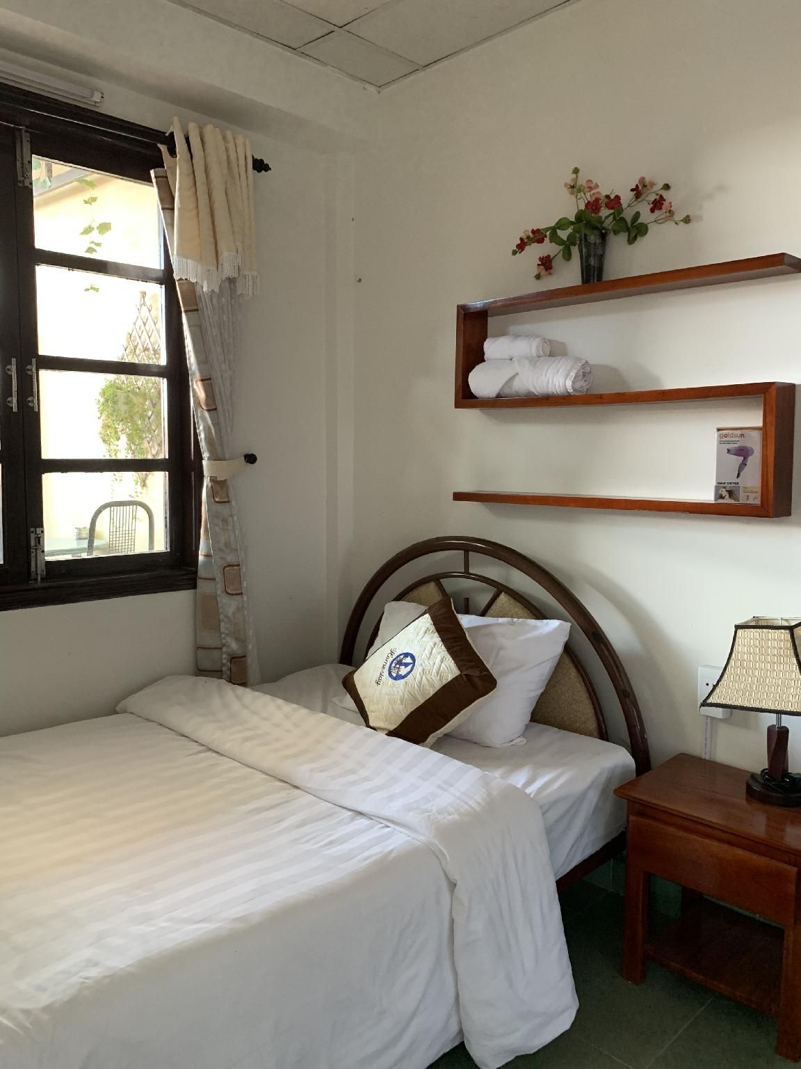 Single Room with Fan And Shared Bathroom