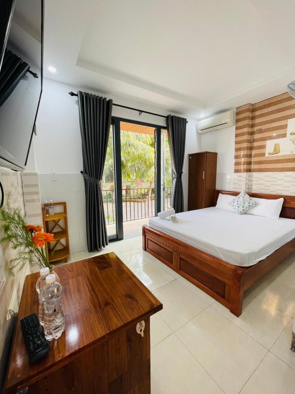 Cuong Thinh Homestay Double Room with Balcony