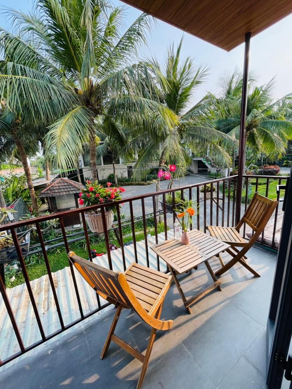 Cuong Thinh Homestay Double Room with Balcony 2