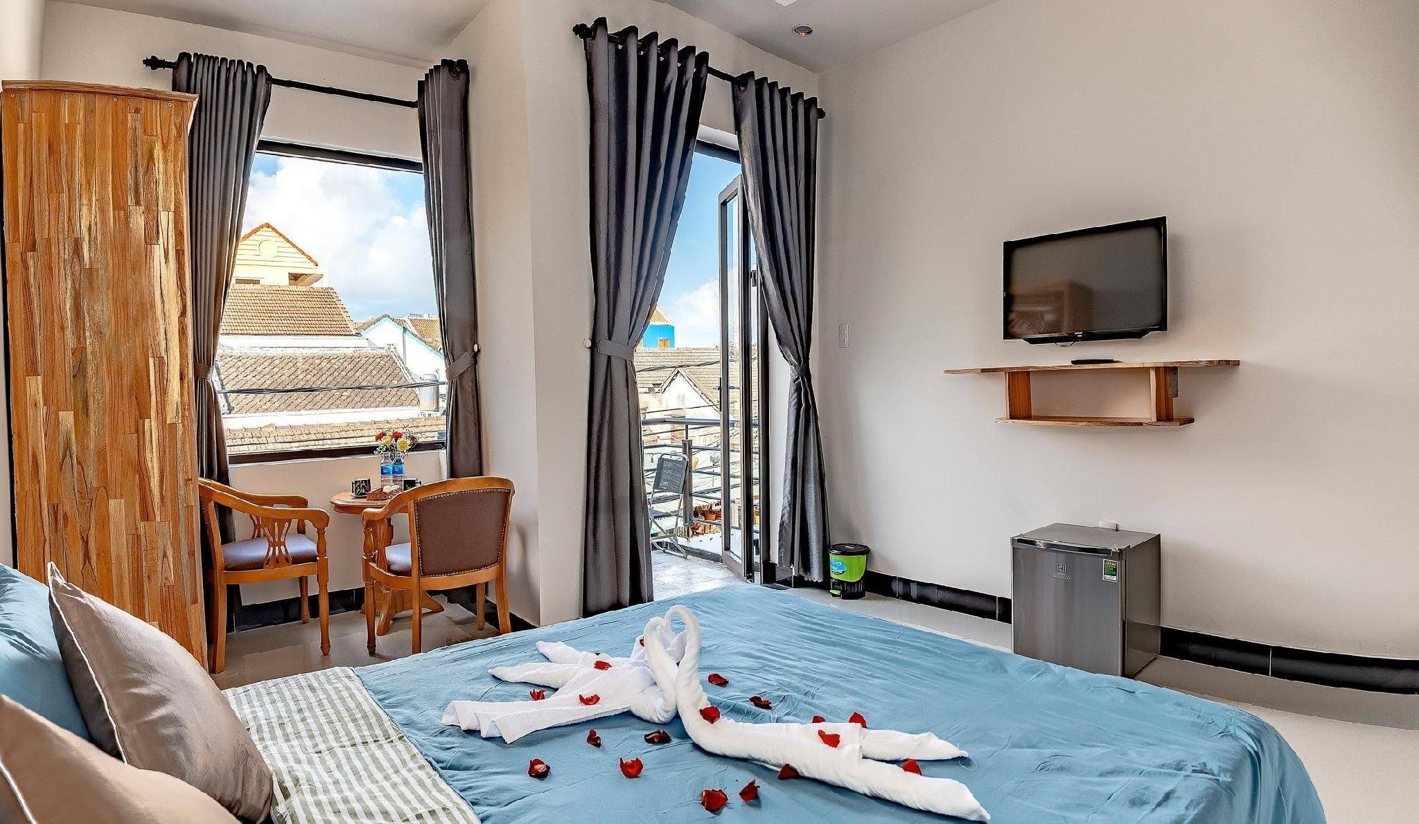 Deluxe Room with Balcony