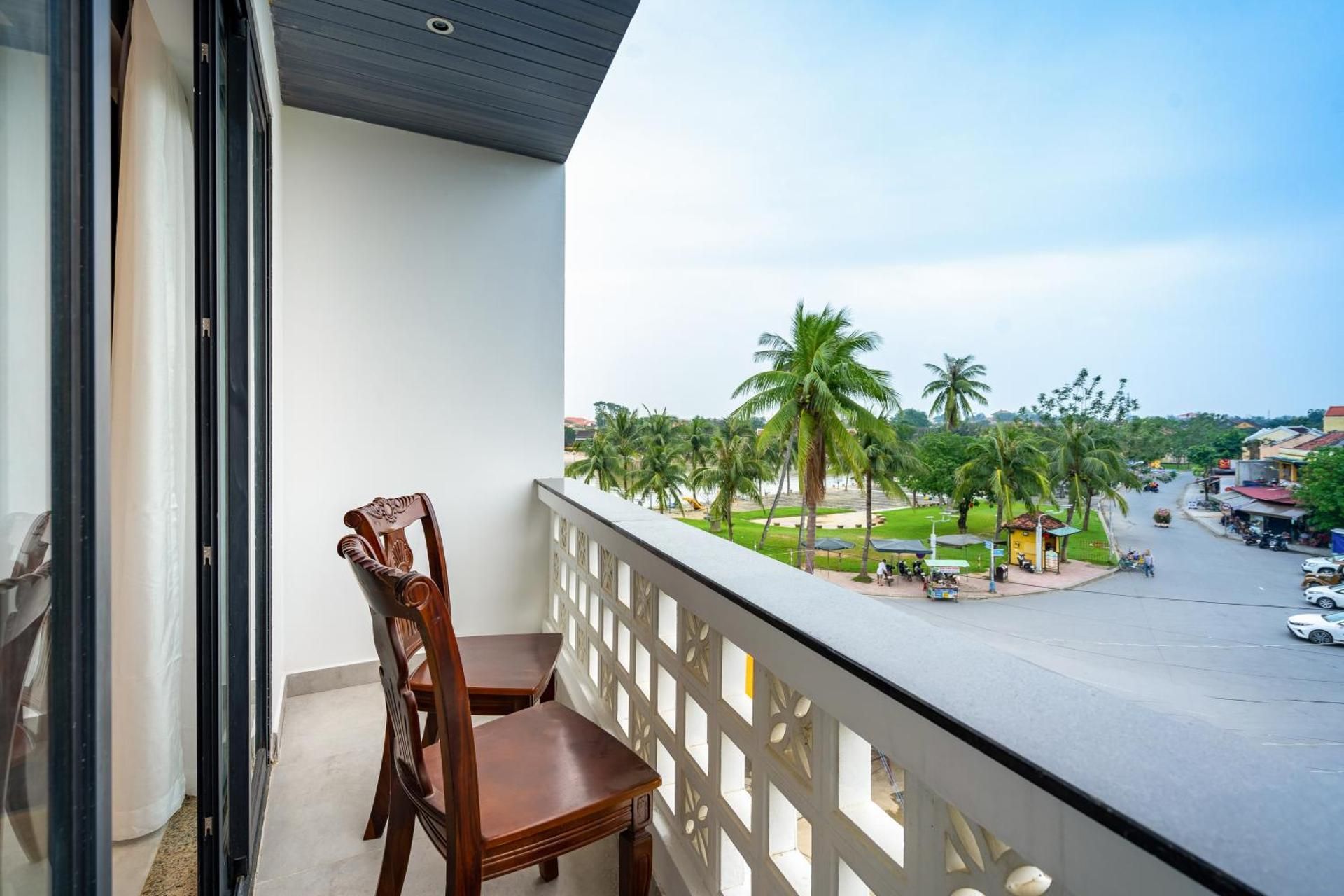 The Present River Hoi An Villa  Deluxe Double Room with Balcony 2