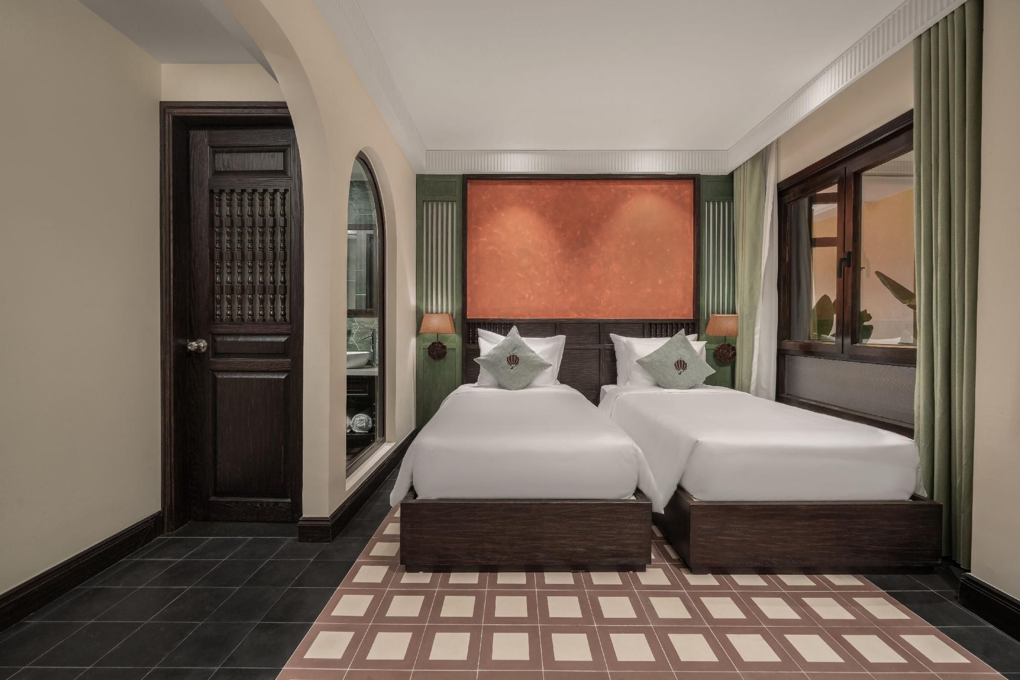 Signature Lantern Room