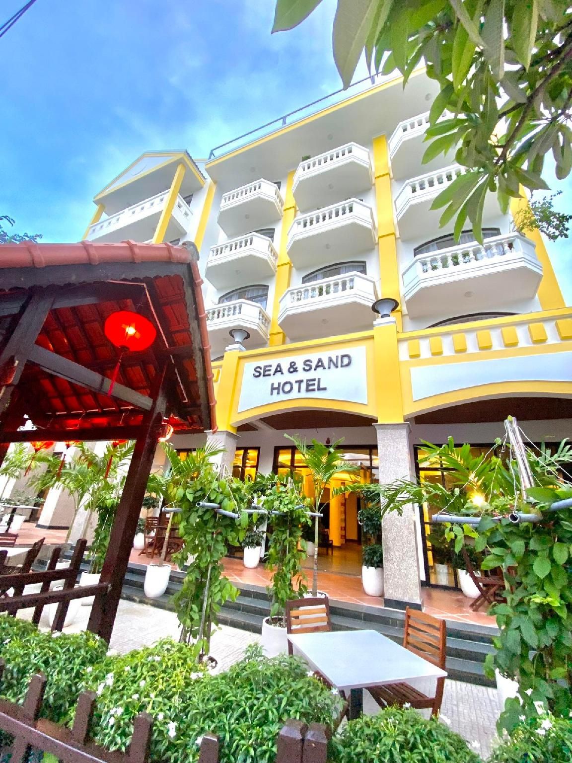 SEA AND SAND HOI AN HOTEL