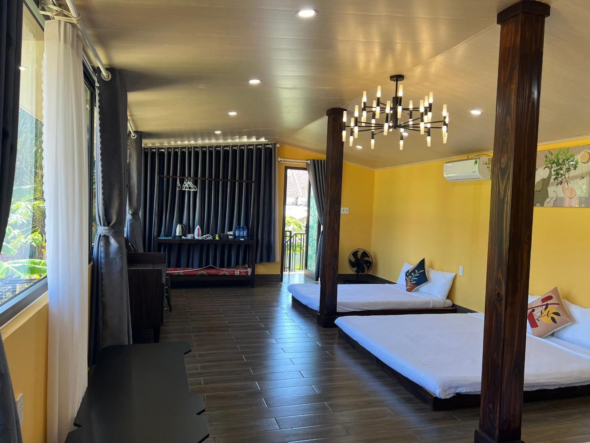 Deluxe Family Room