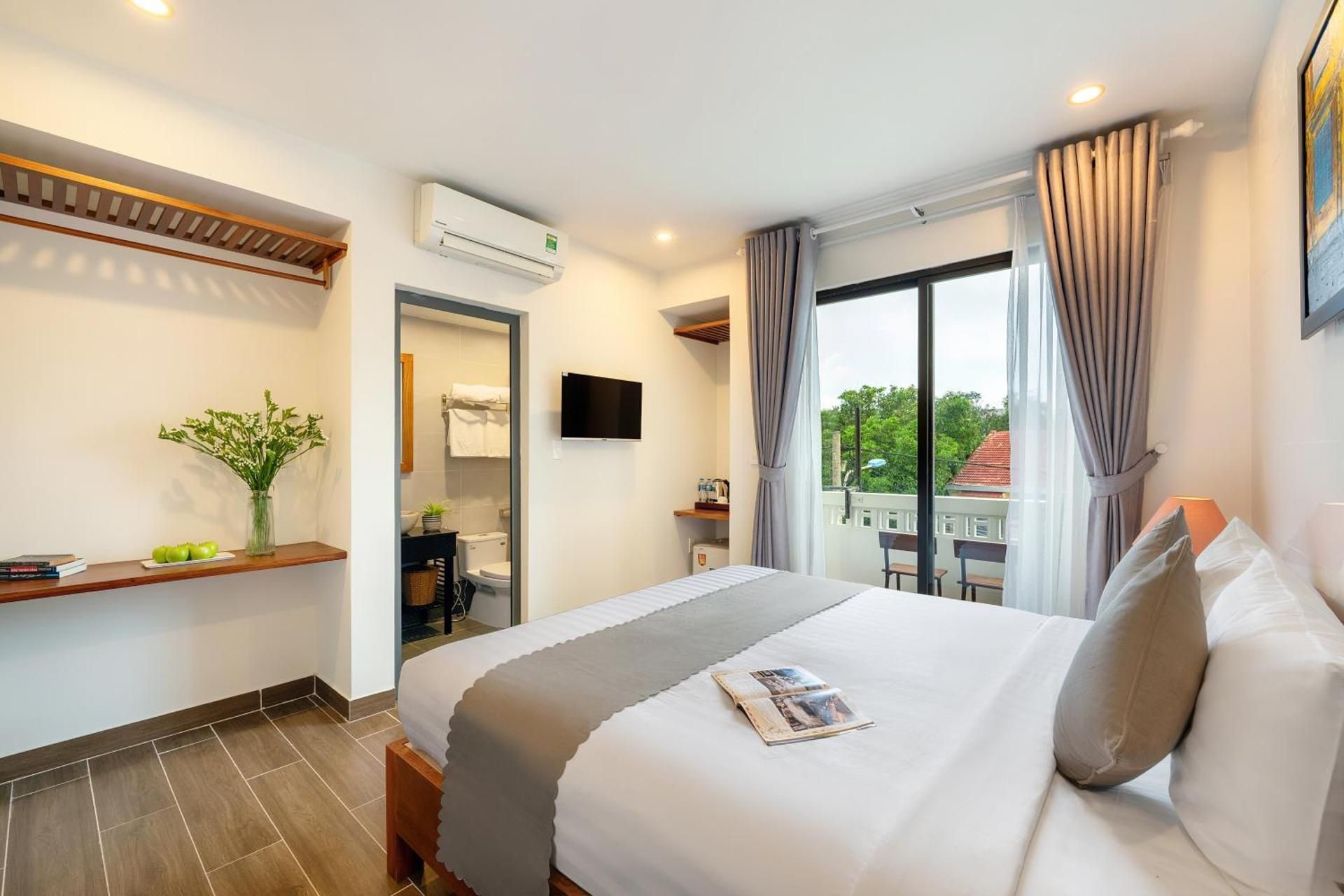 King Room with Balcony