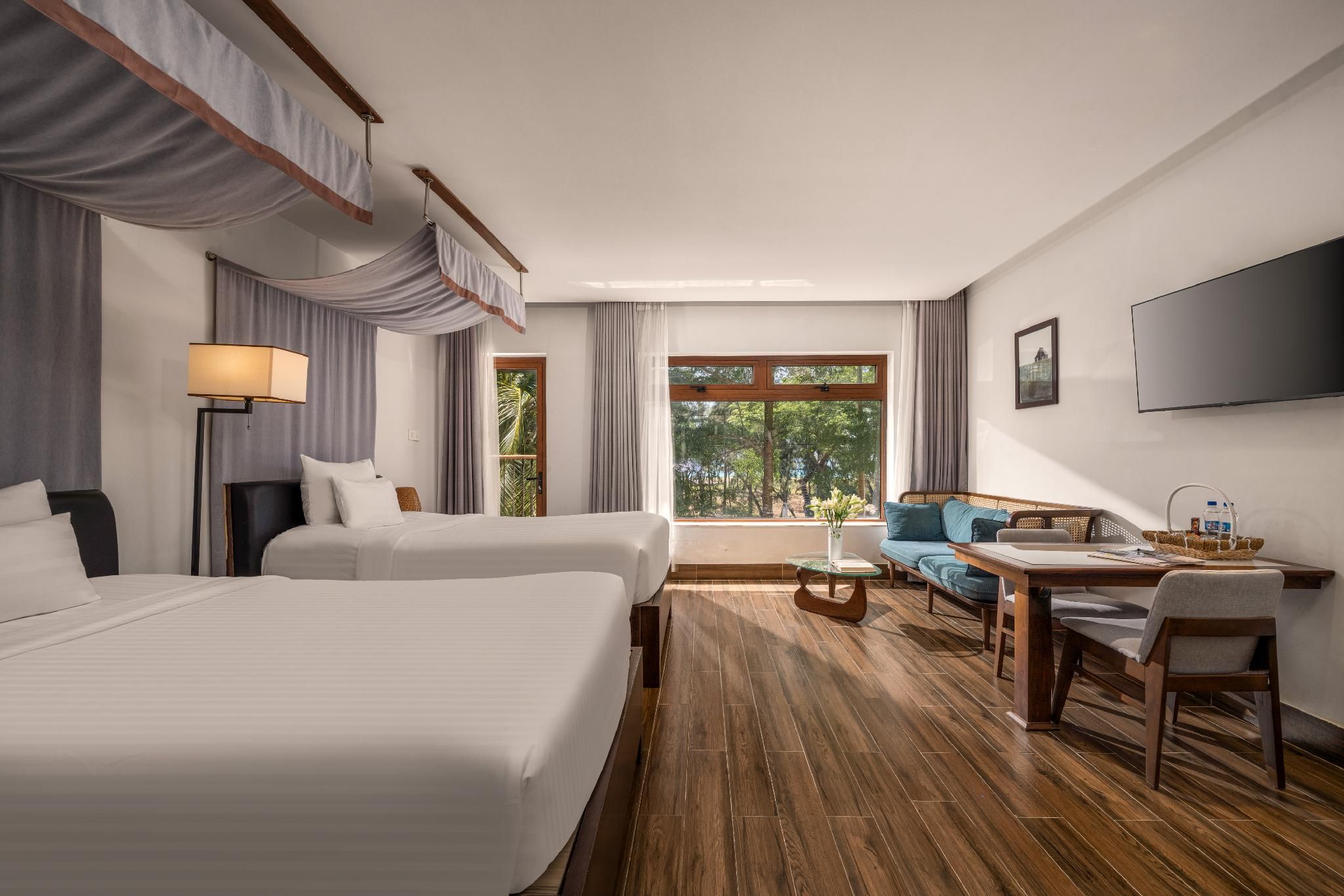 Deluxe Ocean View Twin Room with Balcony