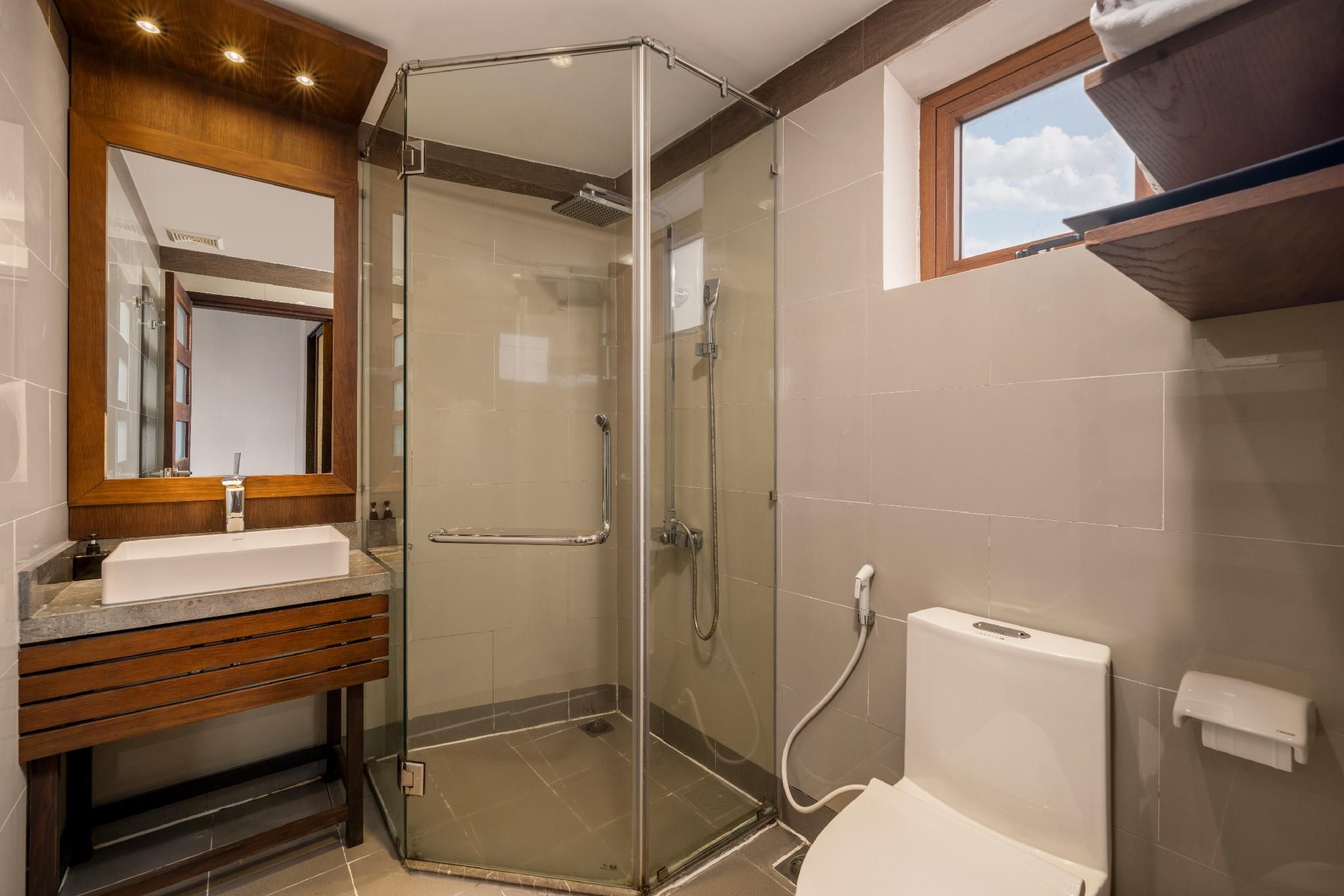 Deluxe Ocean View King Room with Balcony