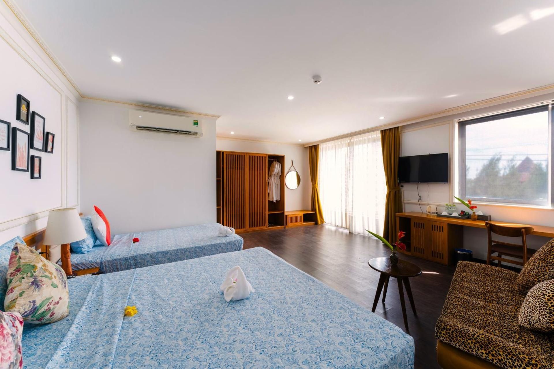 Deluxe Triple With Balcony