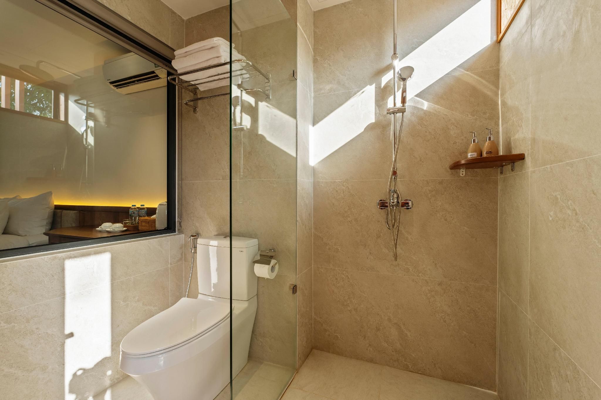 Shoreline Stay Superior Pool View 2