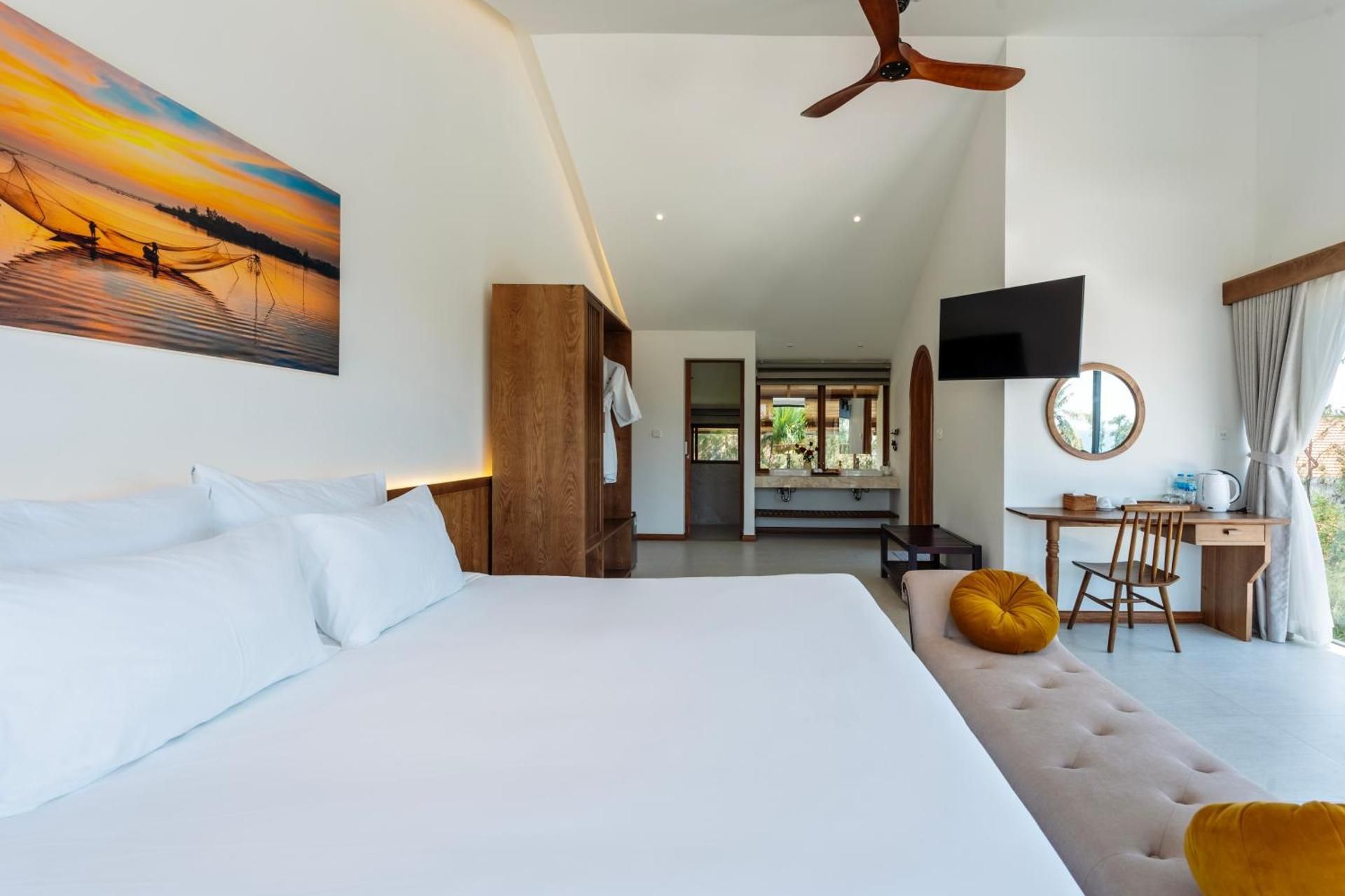 Premier King Room with Partial Sea View