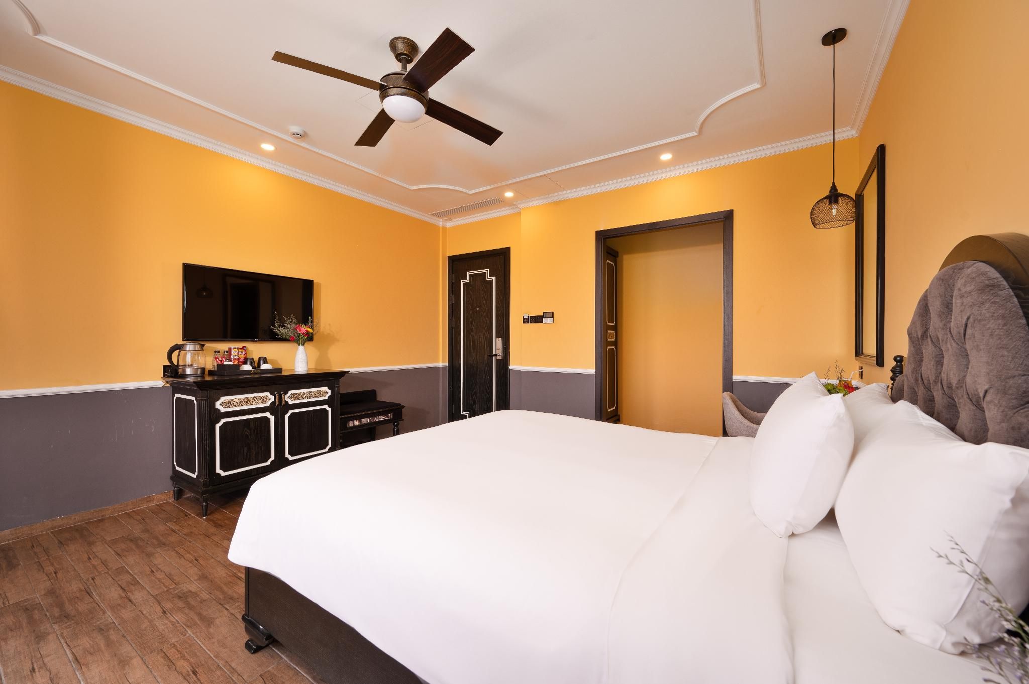 Family Connecting Rooms with Balcony