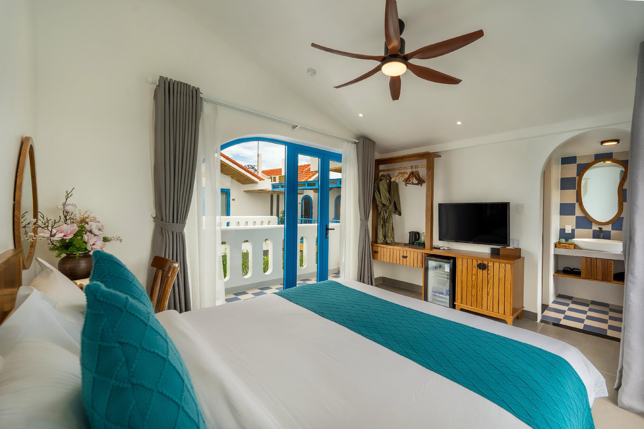 Deluxe Double Room with Balcony