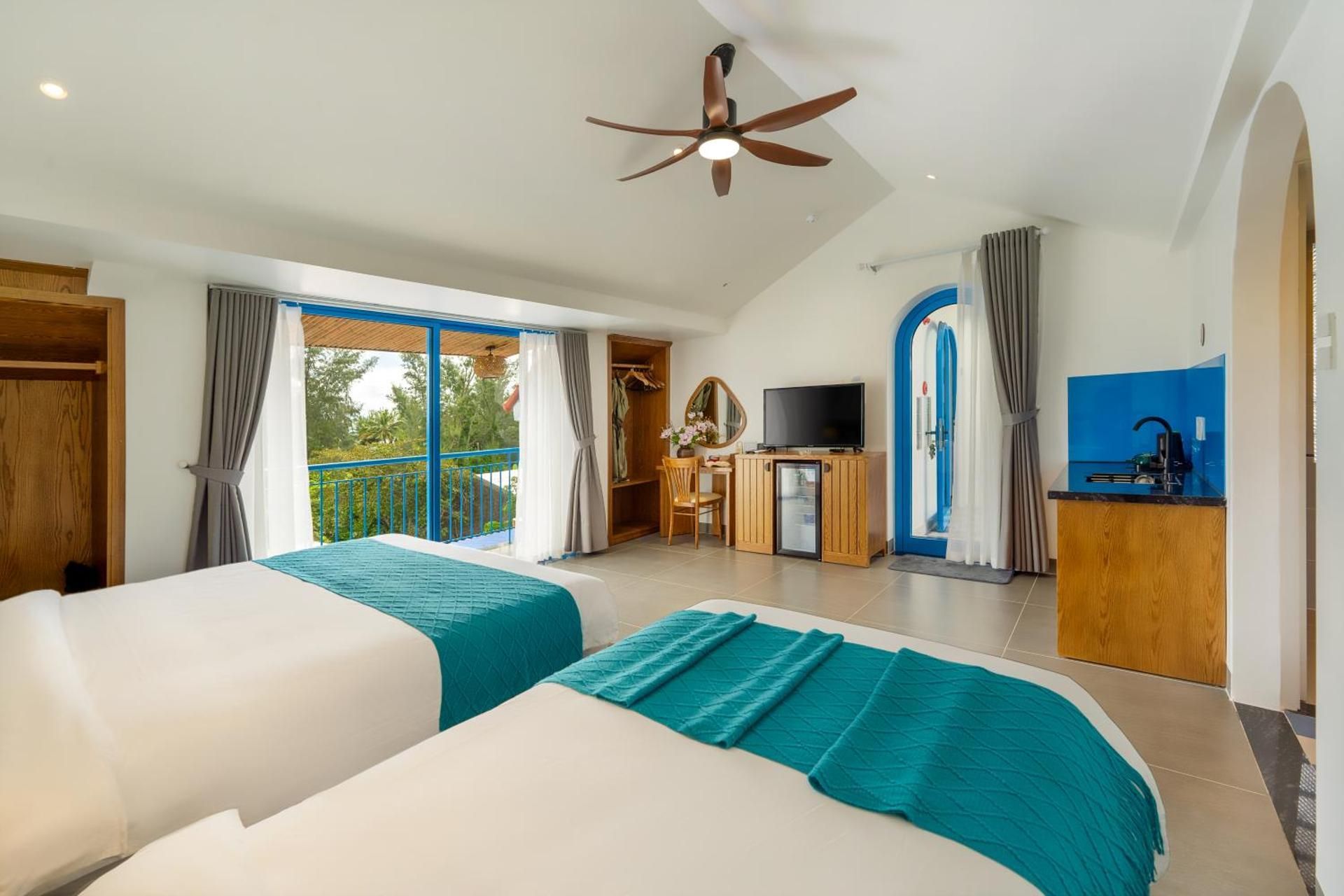 Superior Triple Room with Sea View