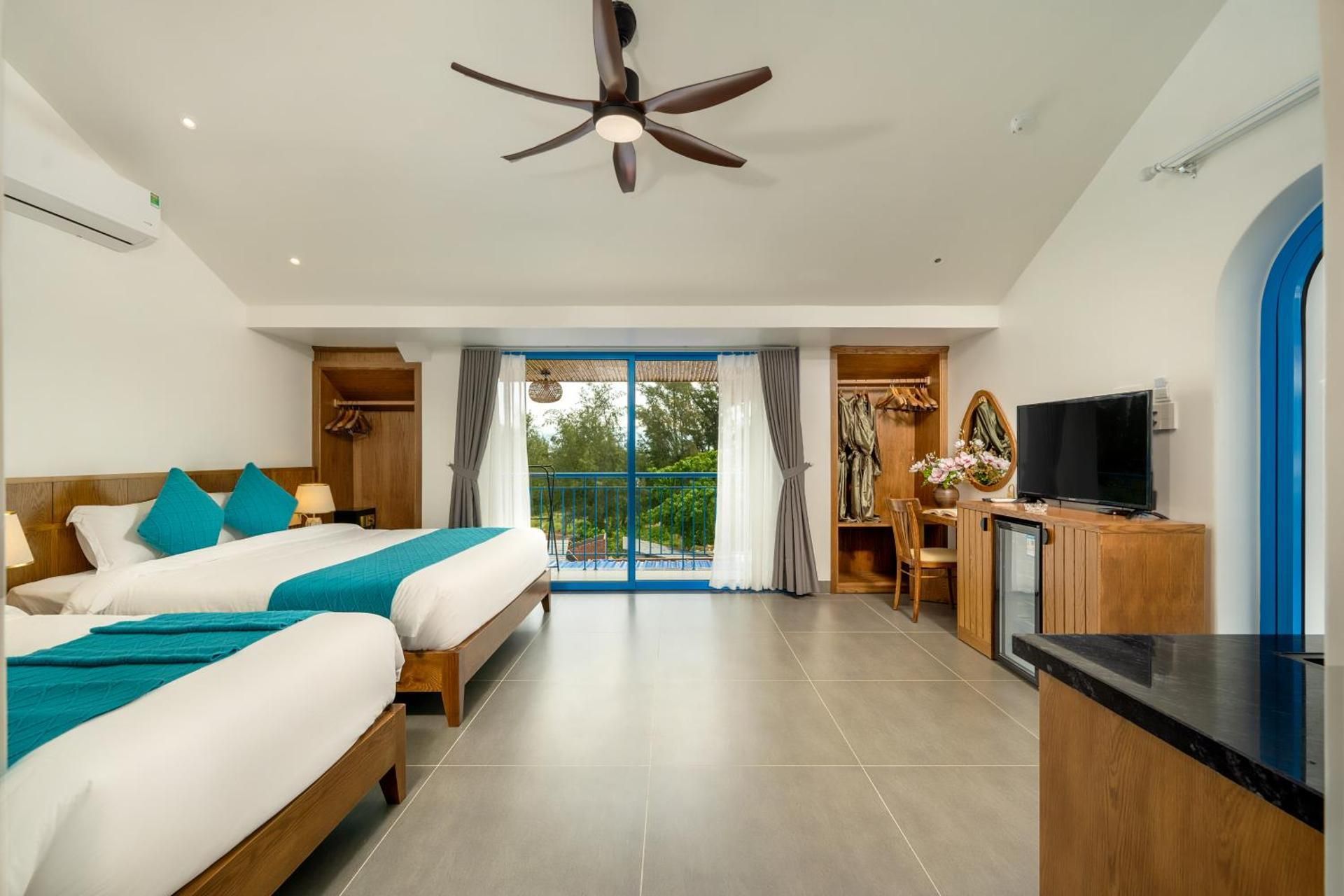 Superior Triple Room with Sea View