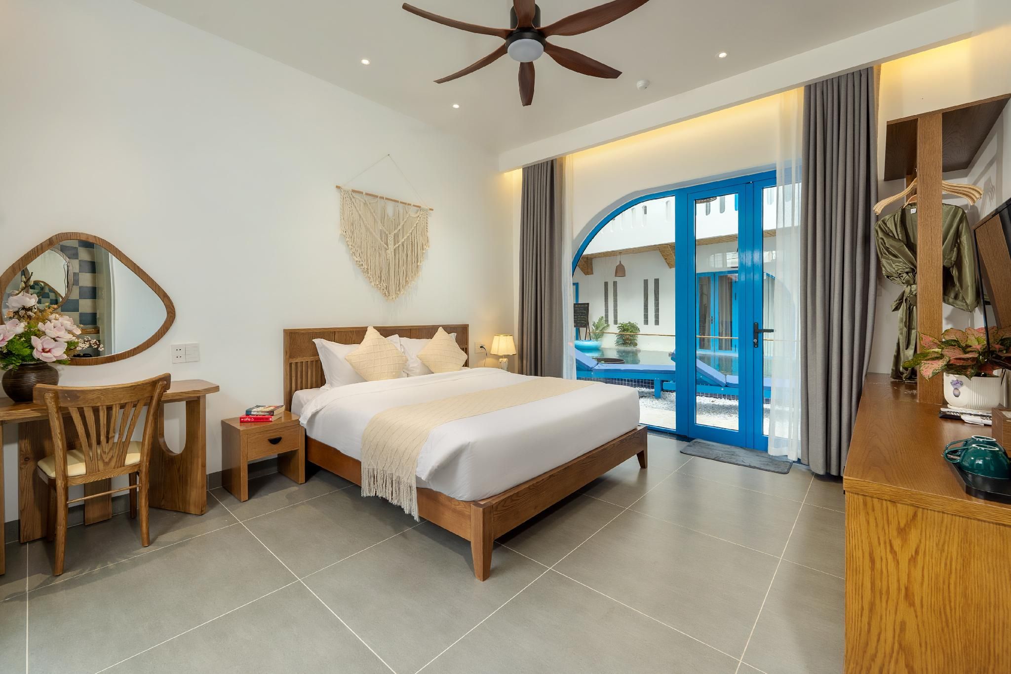 Deluxe Double Pool View