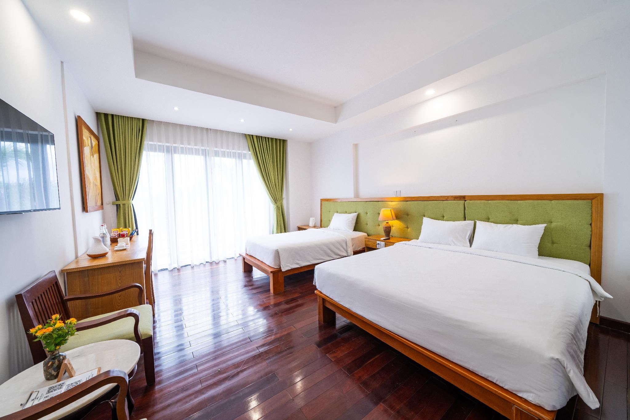 Deluxe Triple With Balcony
