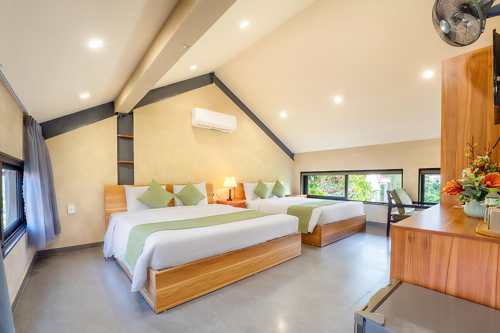 Deluxe Family Room