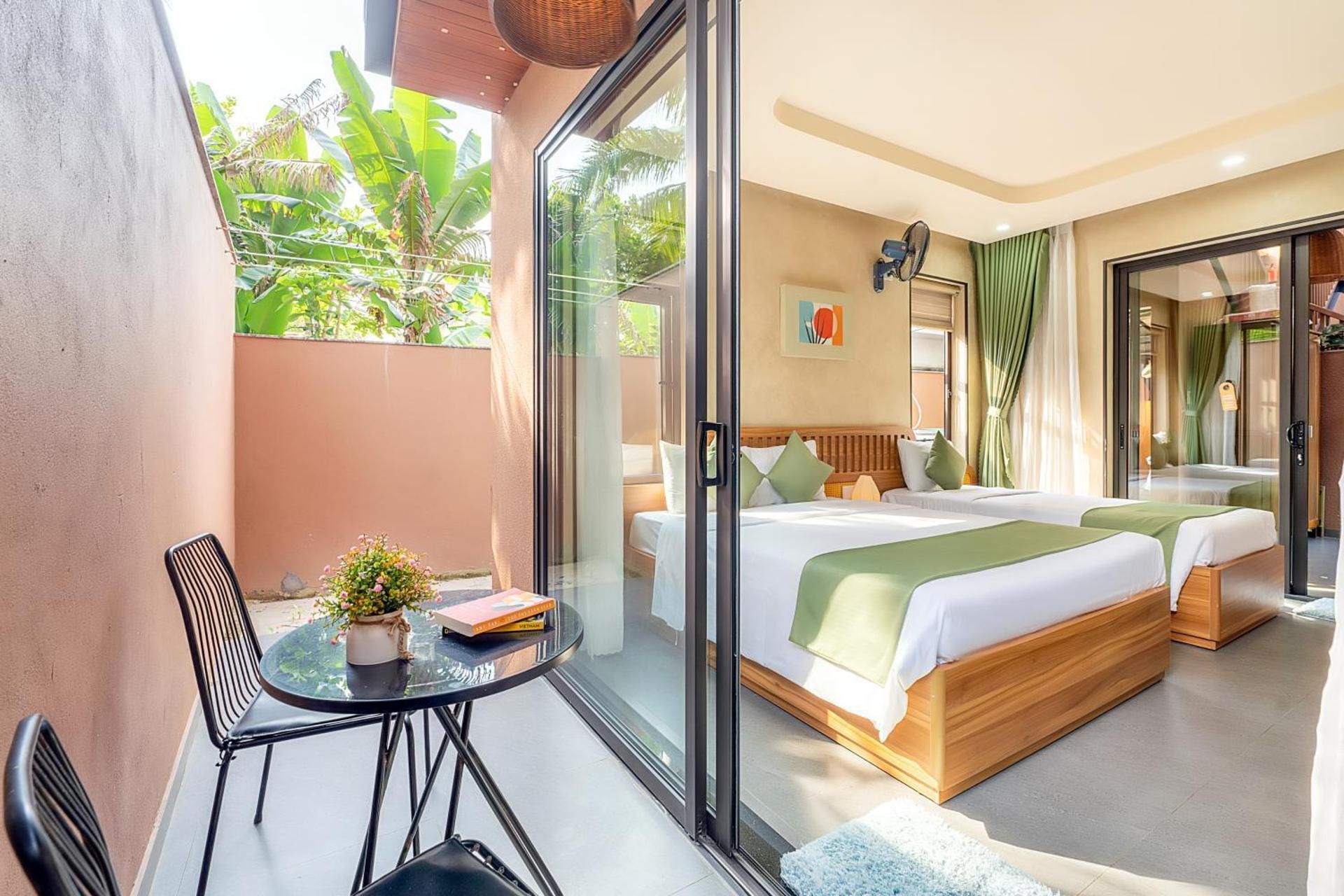 Deluxe Triple Pool View