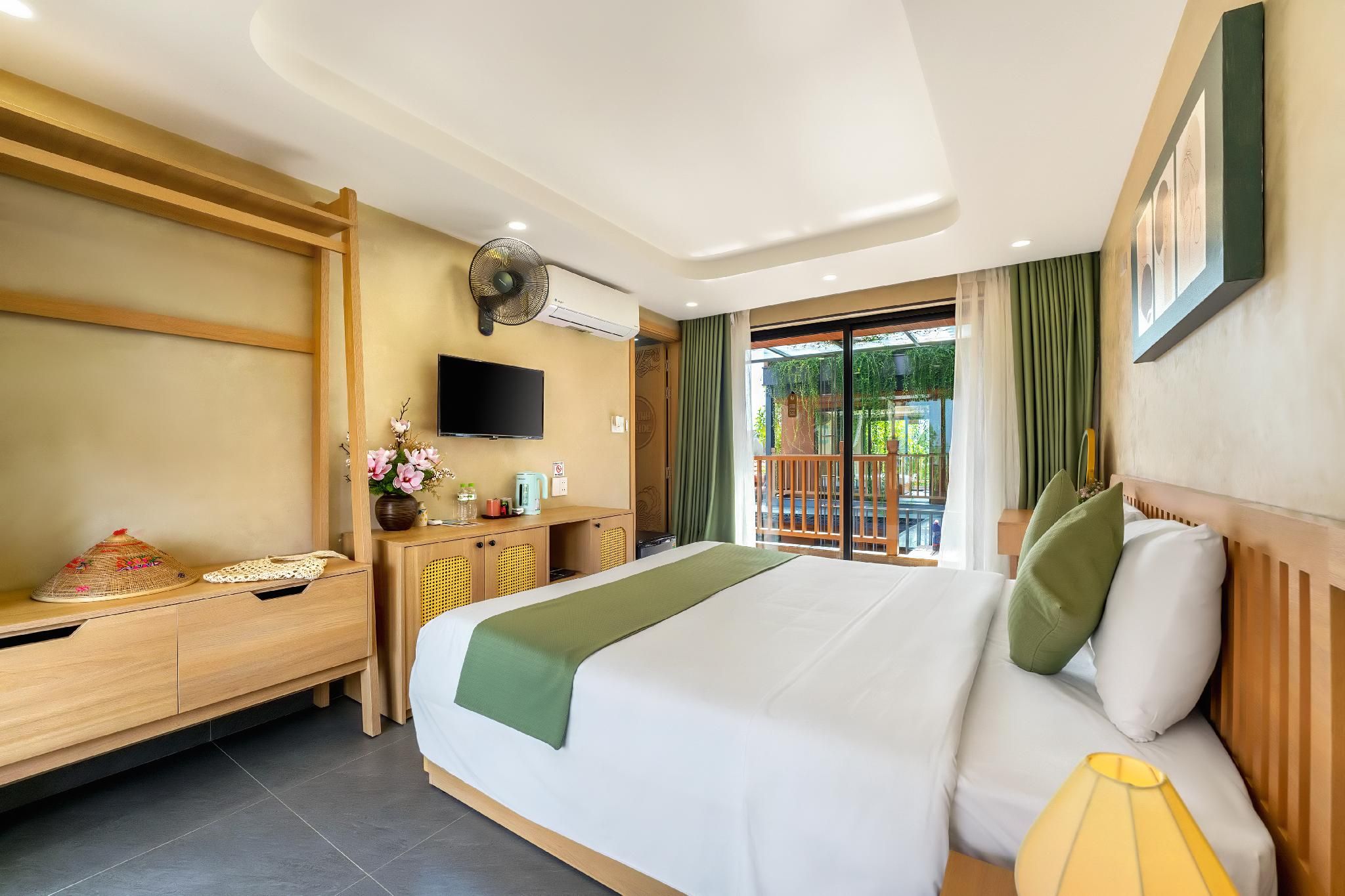 Deluxe Balcony Room