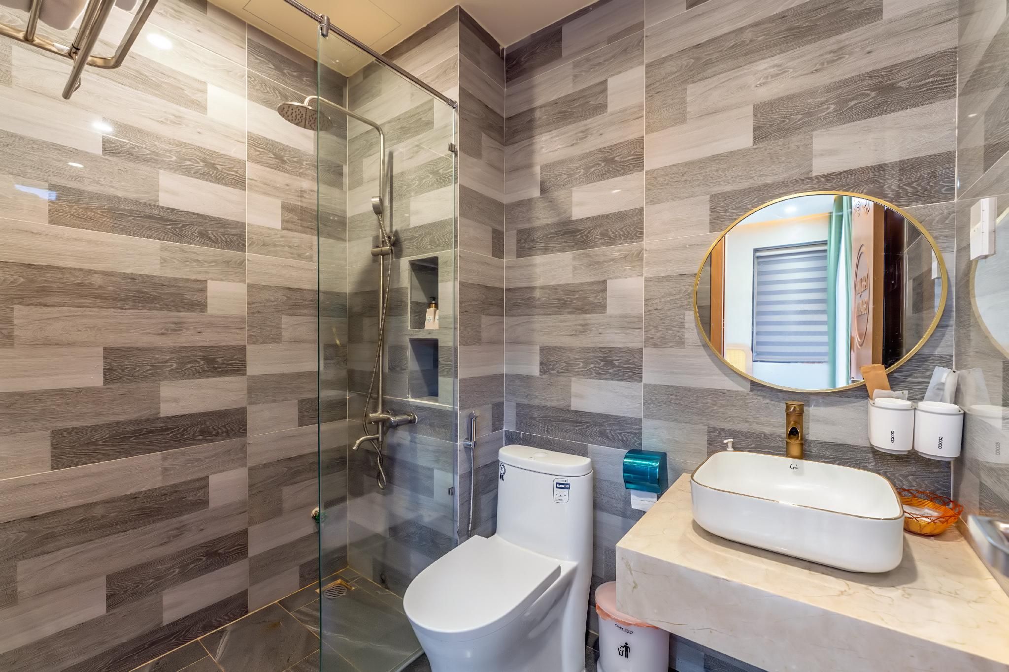 The Linh Seaside Villa Hoi An Deluxe Pool View Queen Room 3