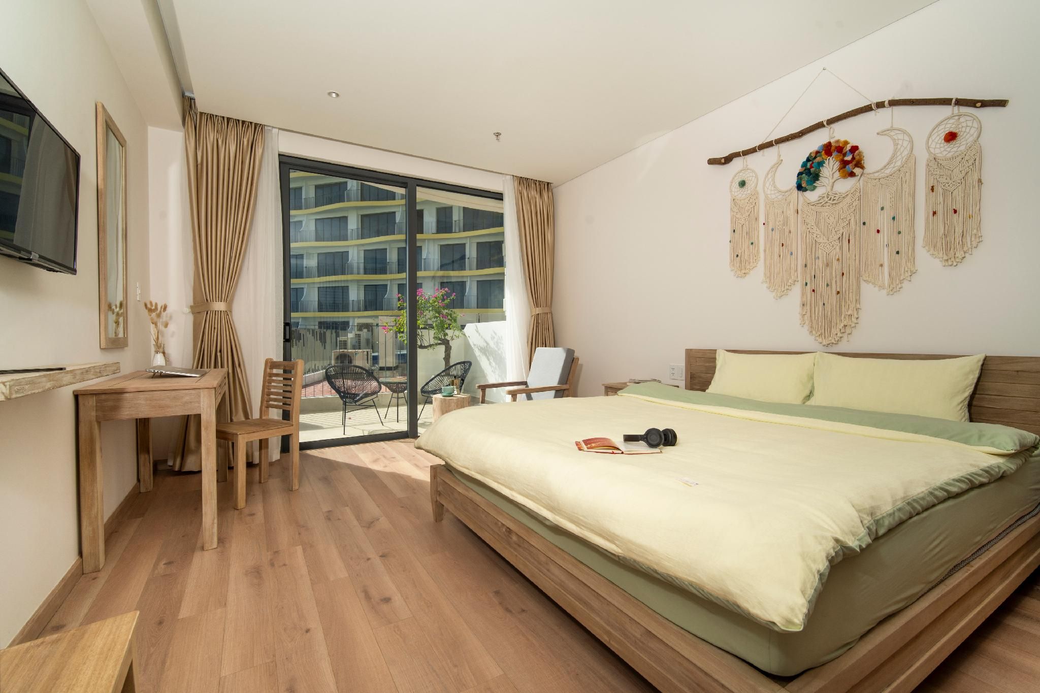 Studio - King Room with Balcony