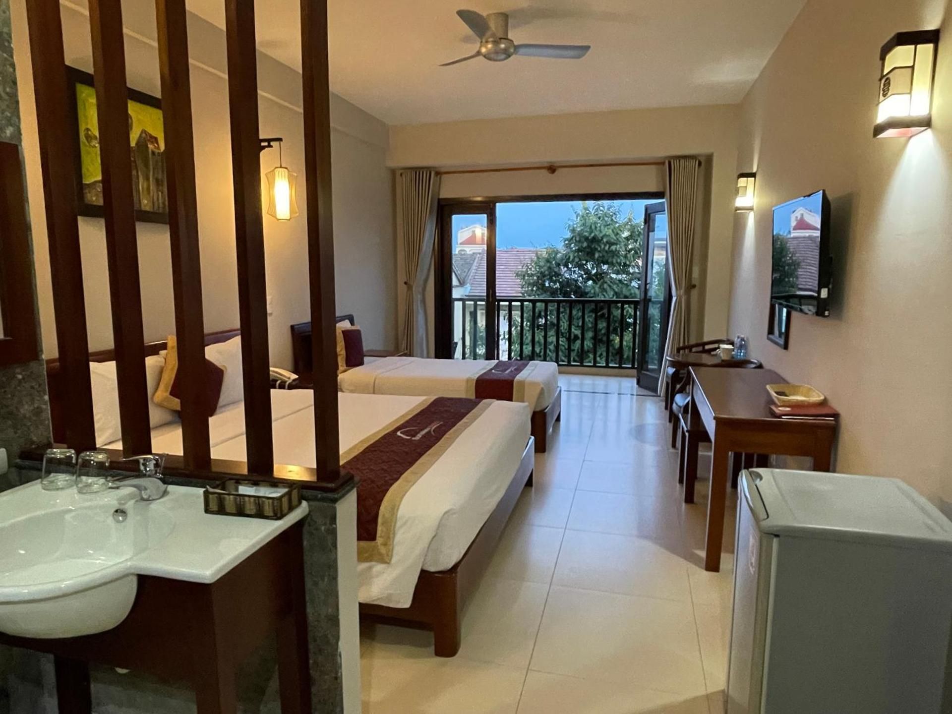 Deluxe Triple Room with balcony