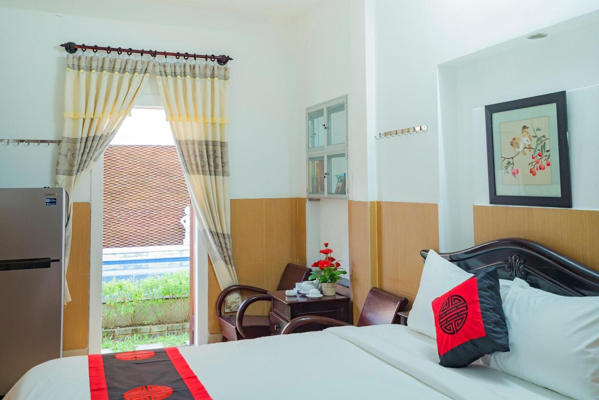Queen Room with Pool View