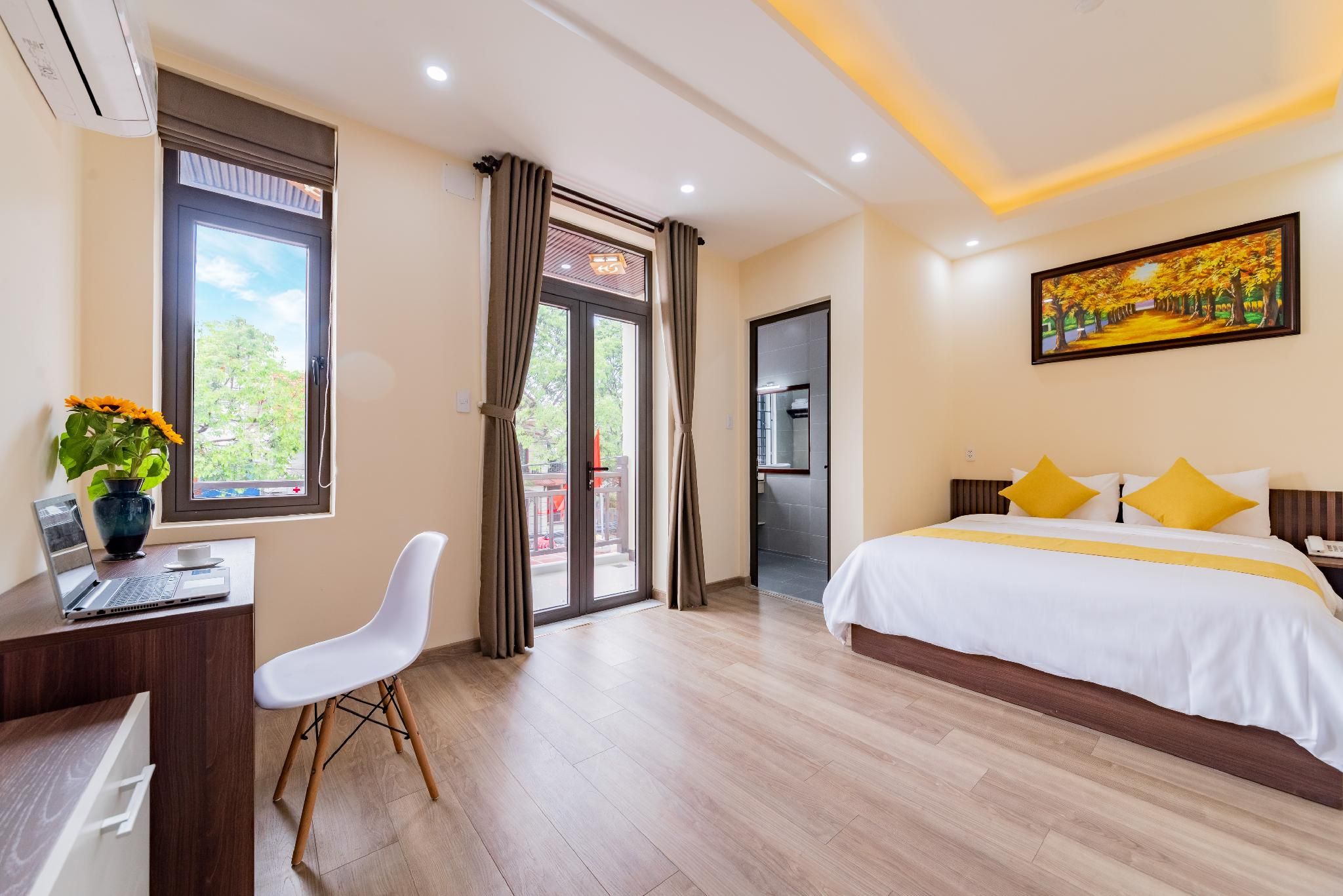 Junior Suite with Balcony