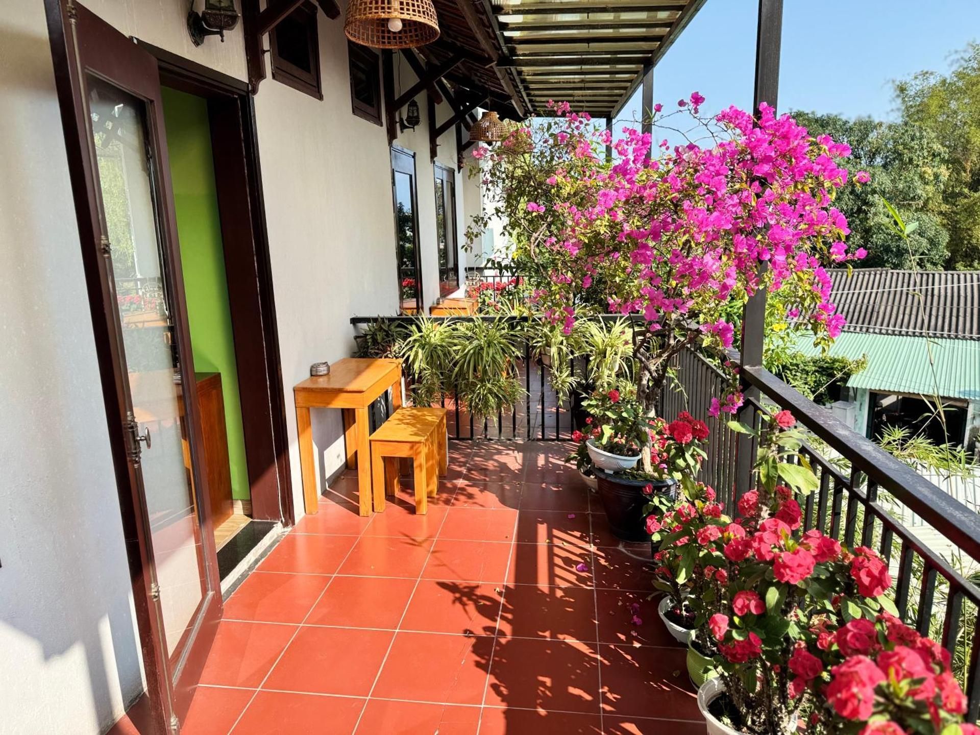 Tue Tam Garden Villa Family Room 2