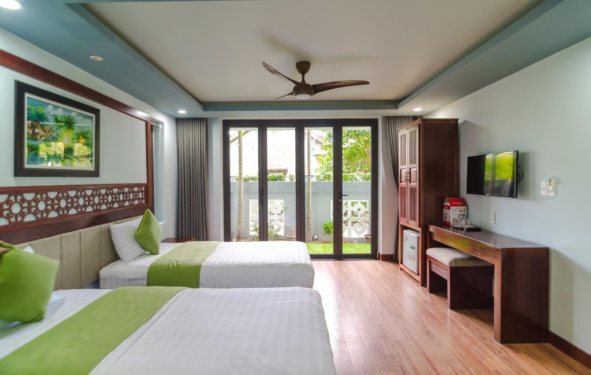 Tue Tam Garden Villa Balcony Deluxe Twin Room