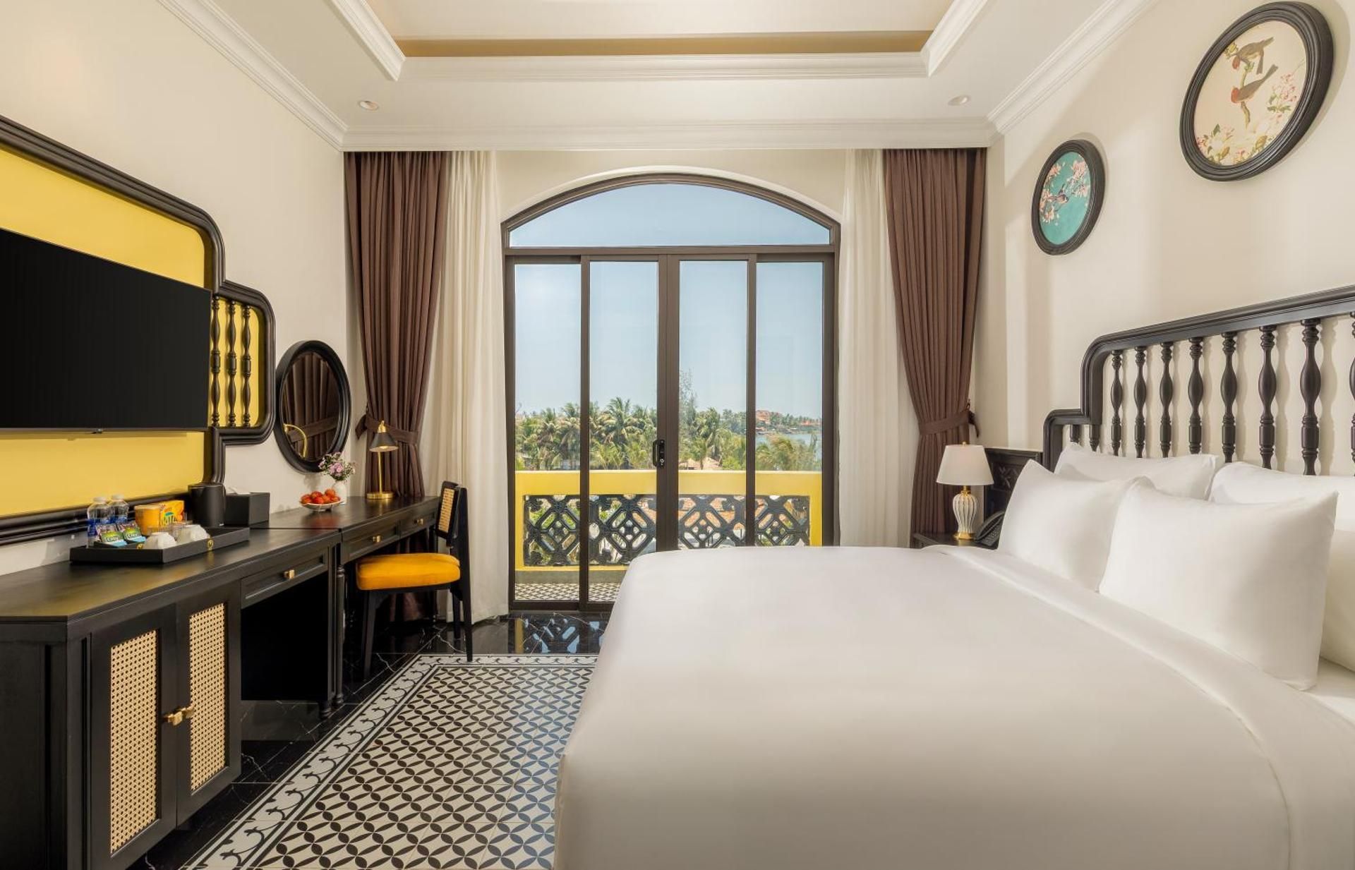 Premier Double Room Pool View with Balcony