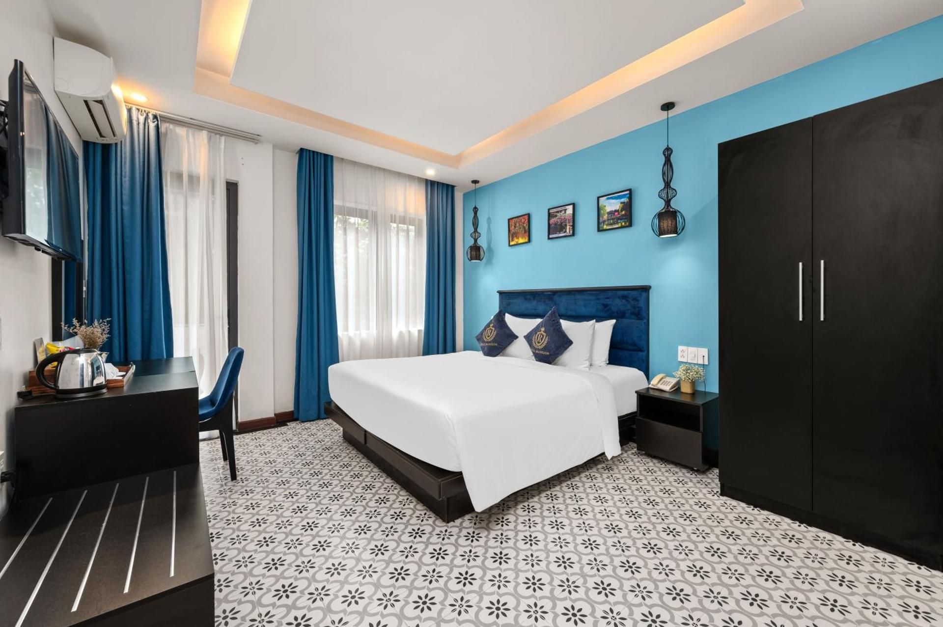 Deluxe Double or Twin Room with Balcony and City View