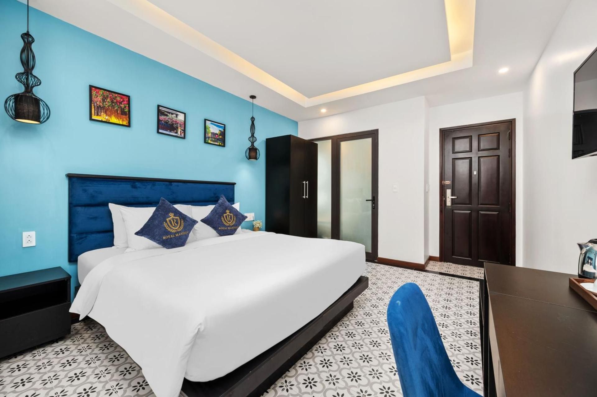 Deluxe Double or Twin Room with Balcony and City View