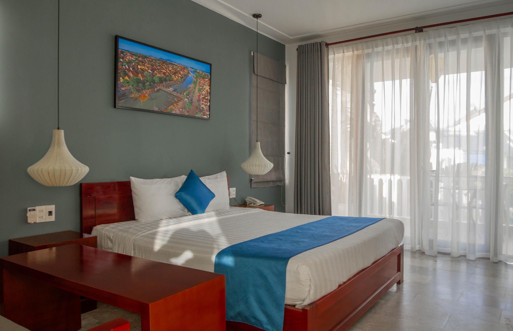 Deluxe King Room with Balcony