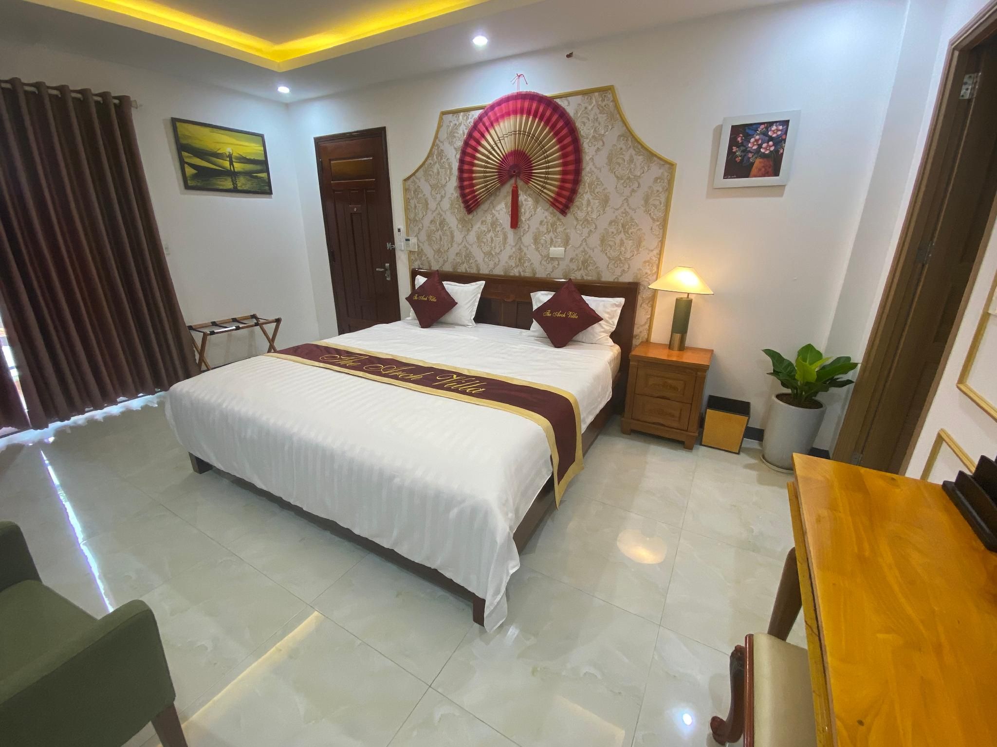 Superior - 1 Wide King Bed