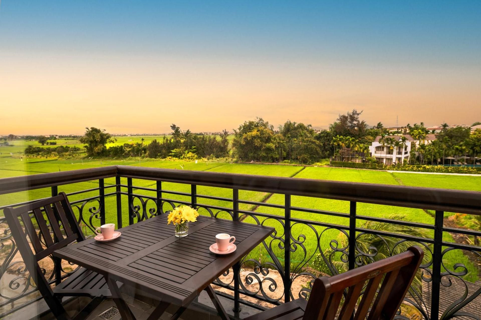 Rice Field View Triple Room