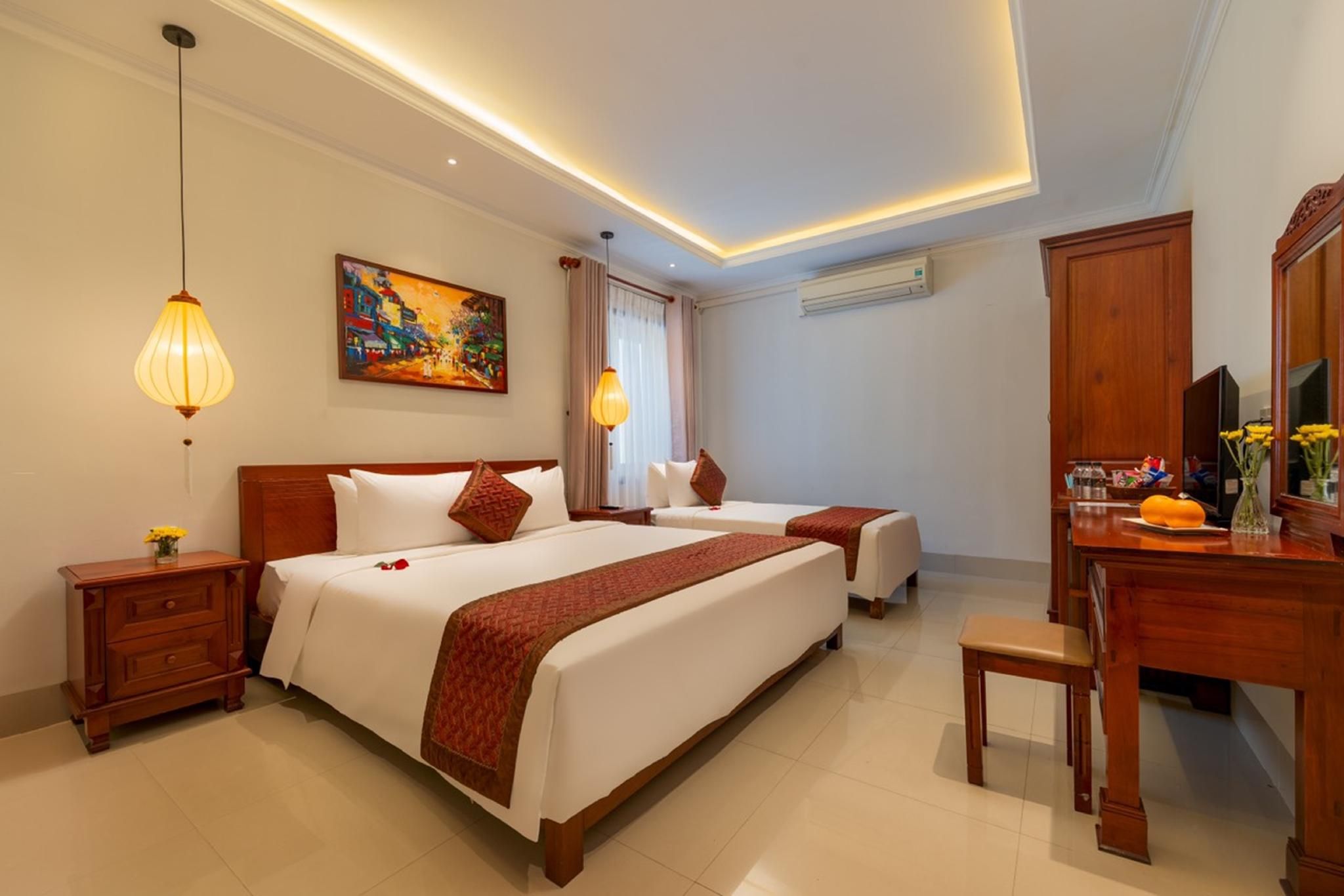 Deluxe Triple Room with Window