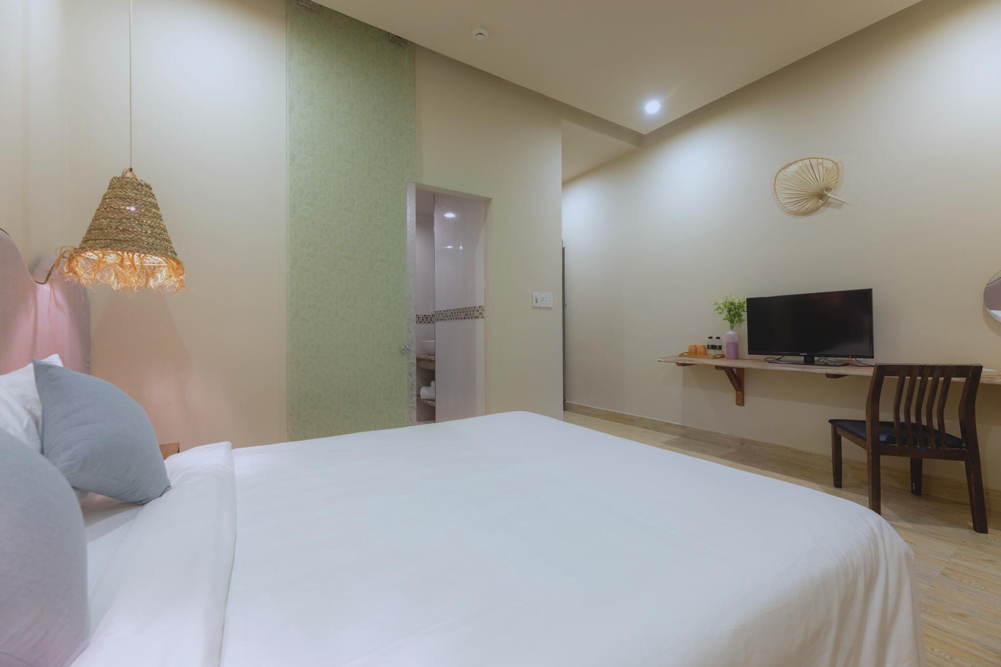 Superior Double with Window